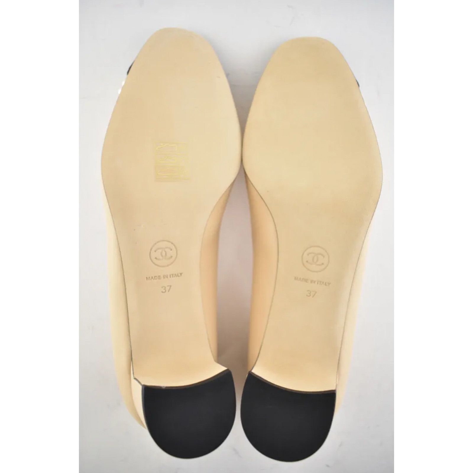 Chanel 20P Lambskin Leather CC Pearl Sandal Low Block Heel Pump 37 Size US 7 / IT 37 - 12 Thumbnail