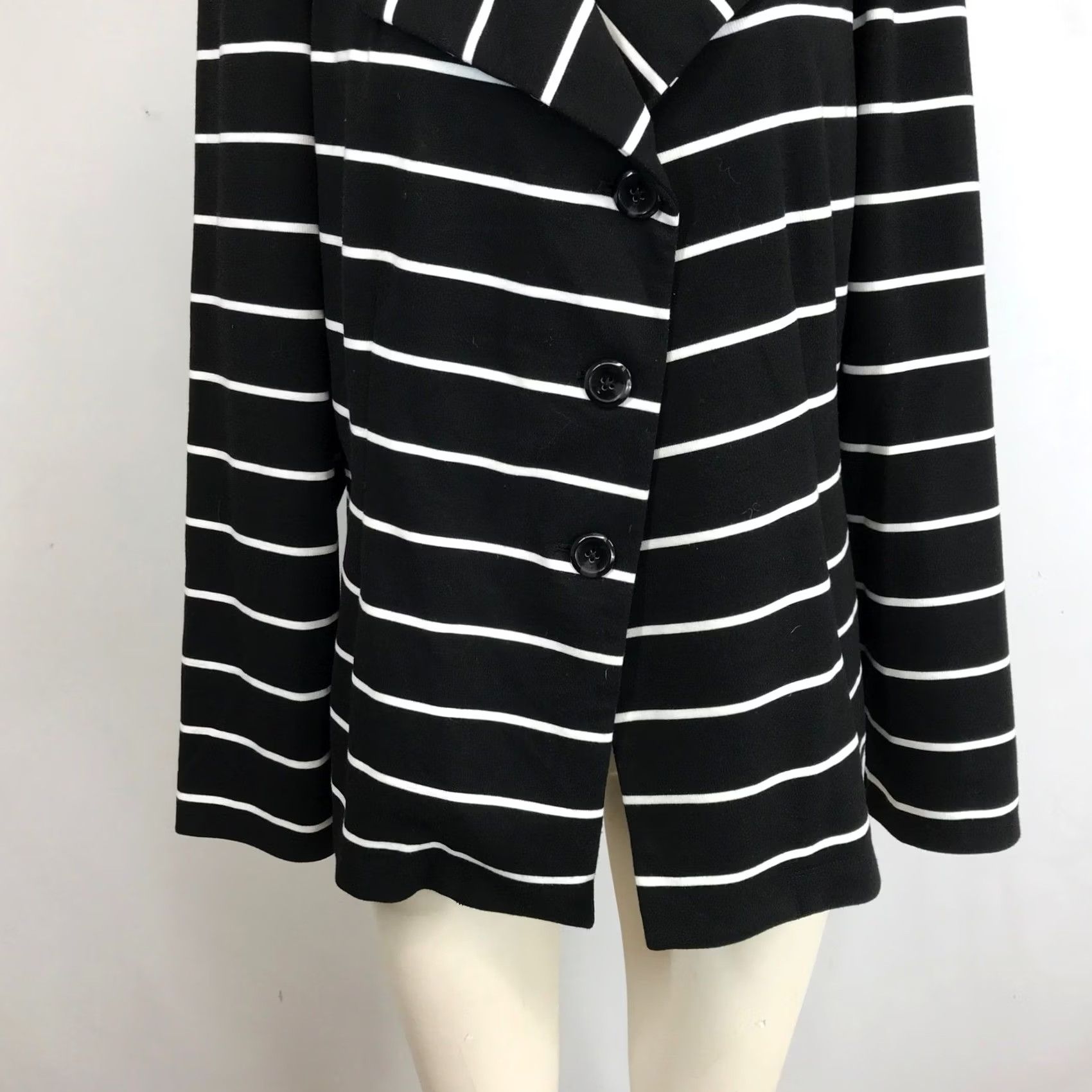 Vintage VINTAGE? No. Chicos Black White Stripe Double Breasted Blazer Women Size 3 -> CHICOS Black White Stripe Double-Breasted Blazer Women Size 3 Size XS / US 0-2 / IT 36-38 - 3 Thumbnail