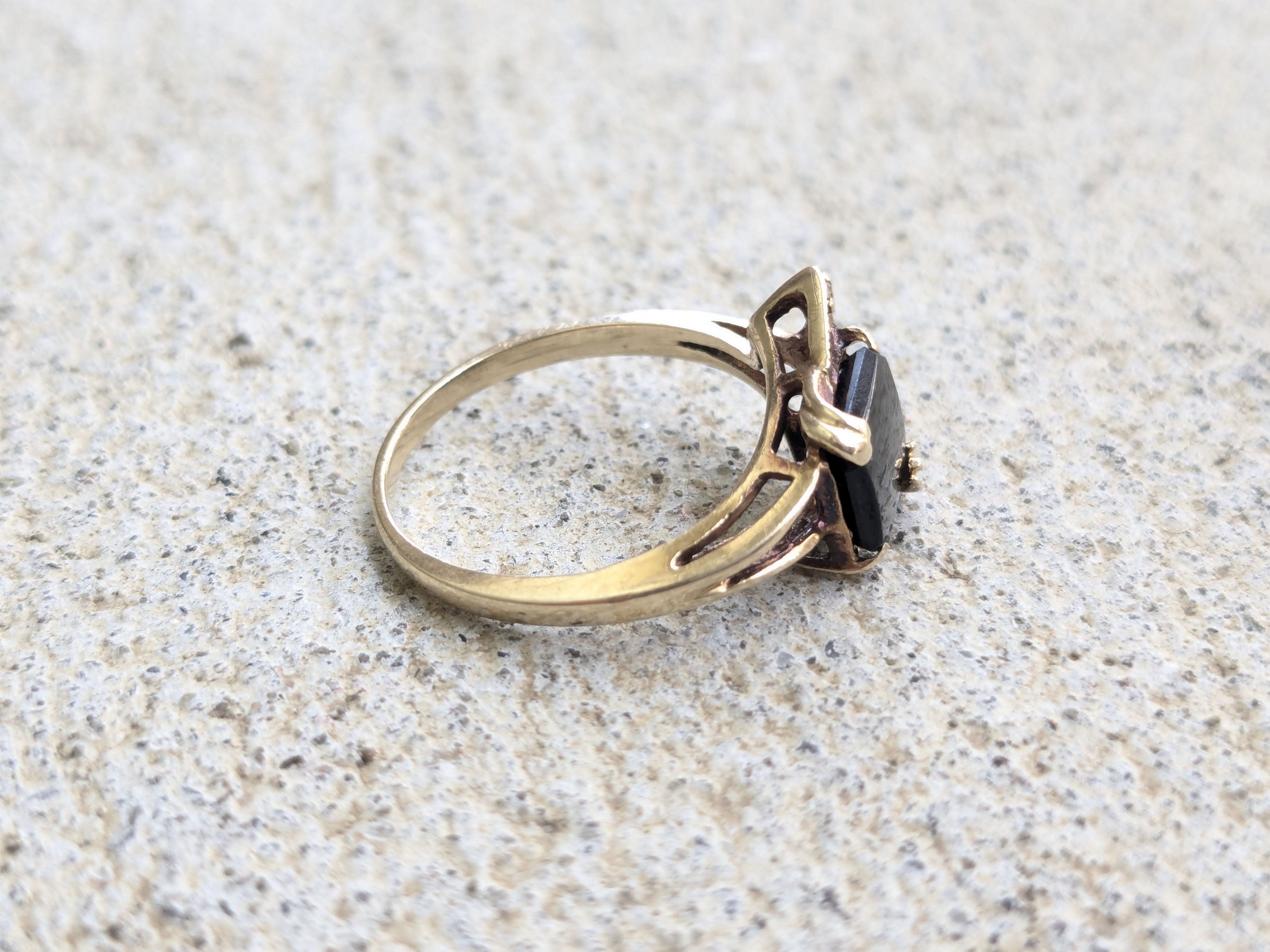 Jewelry × Vintage 10k Yellow Gold Ring Black Onyx Diamond 5.75 Size ONE SIZE - 3 Thumbnail