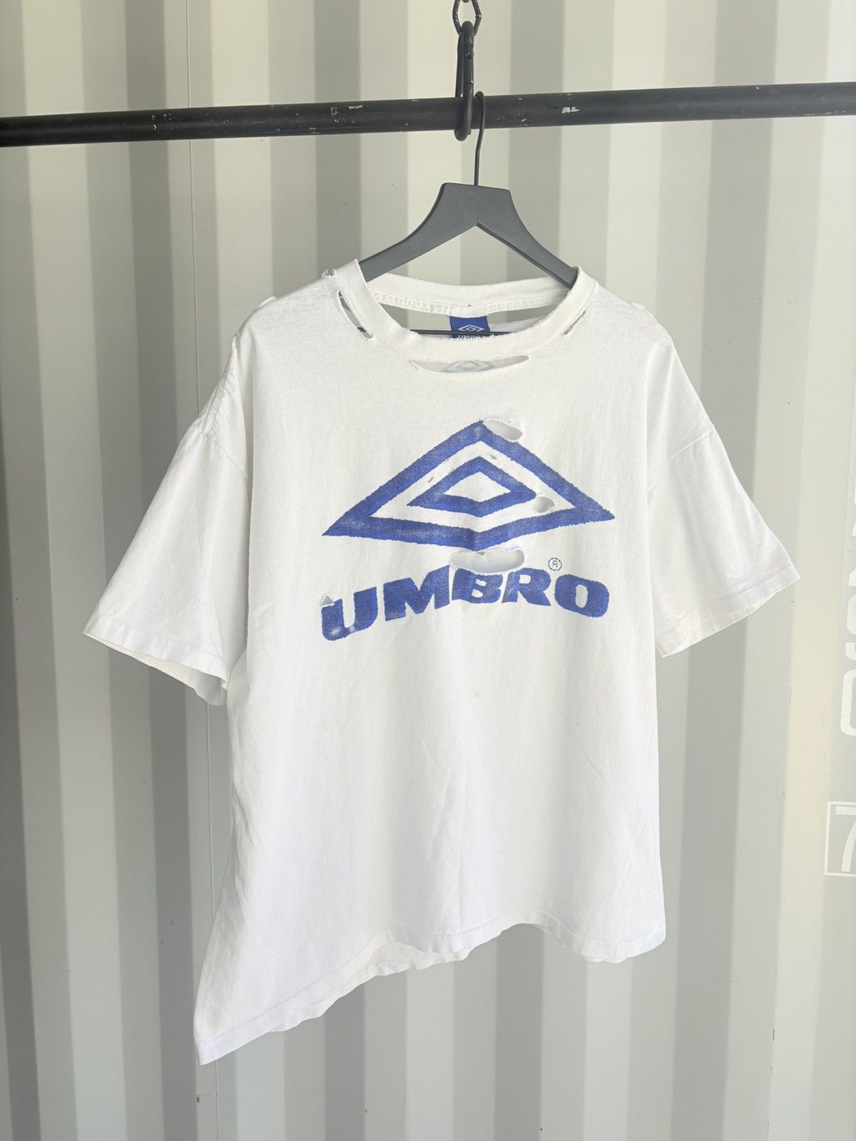 Vintage Vintage Umbro Shirt Thrashed Faded Distressed Grunge Size US XXL / EU 58 / 5 - 1 Thumbnail