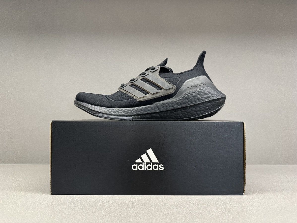 Adidas Adidas Ultra Boost 21 Triple Black Size US 9 / EU 42 - 2 Thumbnail