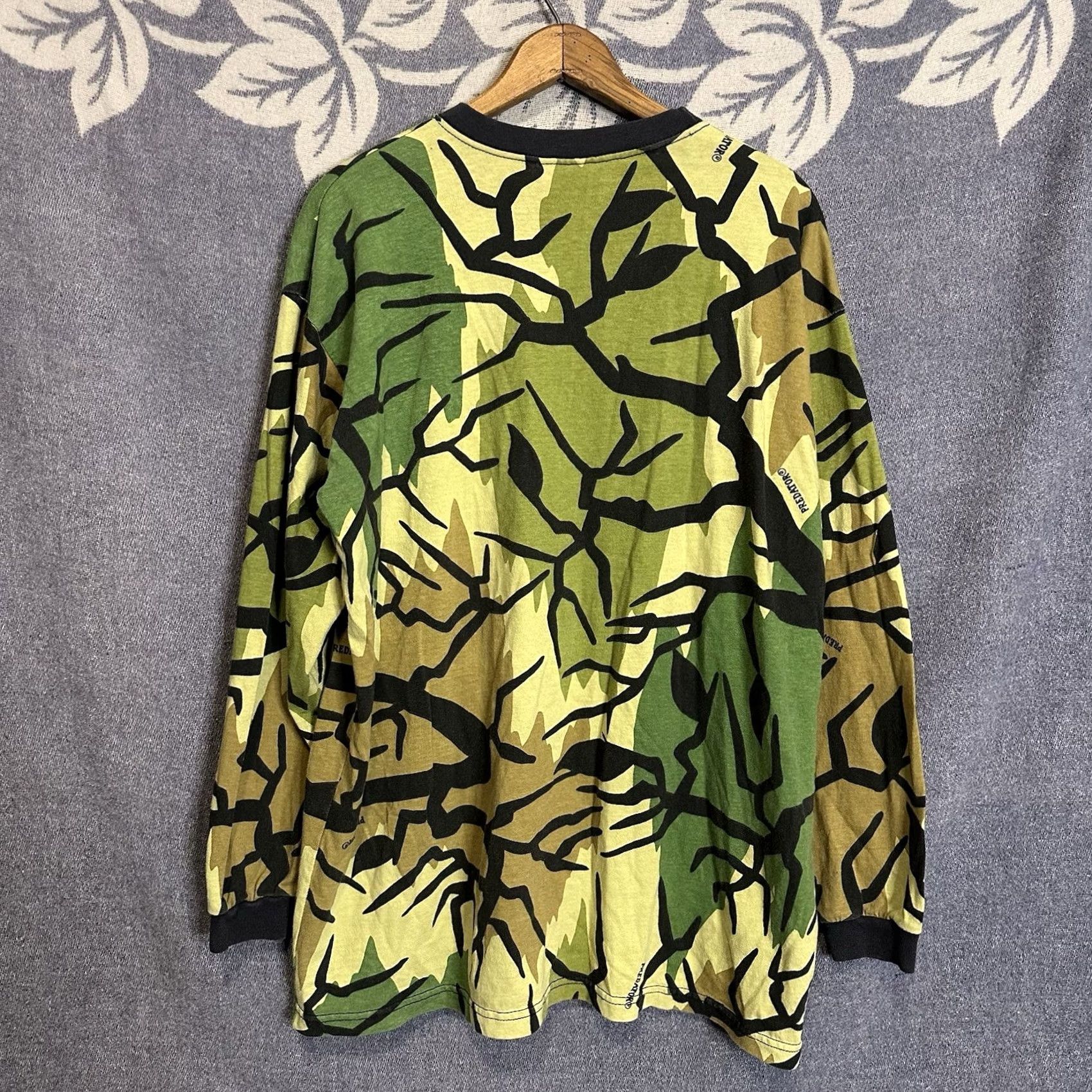 Vintage VINTAGE Predator Camouflage Long Sleeve T Shirt USA Made XL Cotton Pocket Crew Neck Men’s 1990s 80s 90s Logo Shirt Size US XL / EU 56 / 4 - 5 Thumbnail