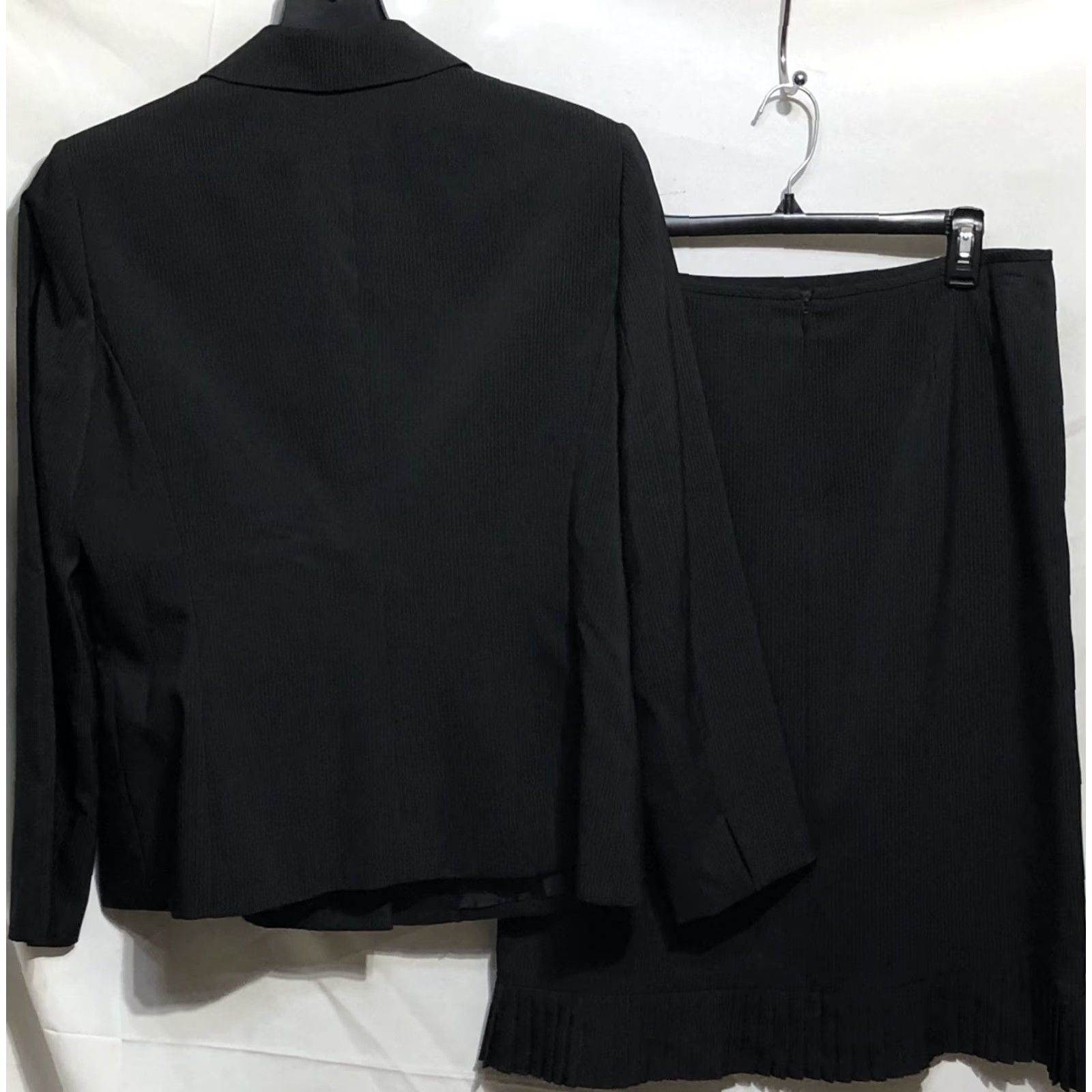 Evan Picone VINTAGE Evan Picone Skirt Suit 14 Blk Pinstripe Knee Length Lined Pleat Hem Office Woman Suit Size 36" / US 14 / IT 50 - 2 Thumbnail