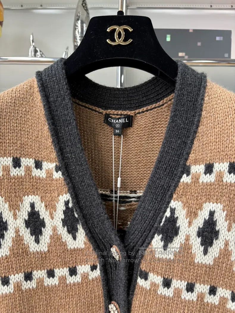 Chanel Chanel 19K Snow Series Khaki Snowflake Glaze Buckle Fair I Size XS / US 0-2 / IT 36-38 - 2 Thumbnail