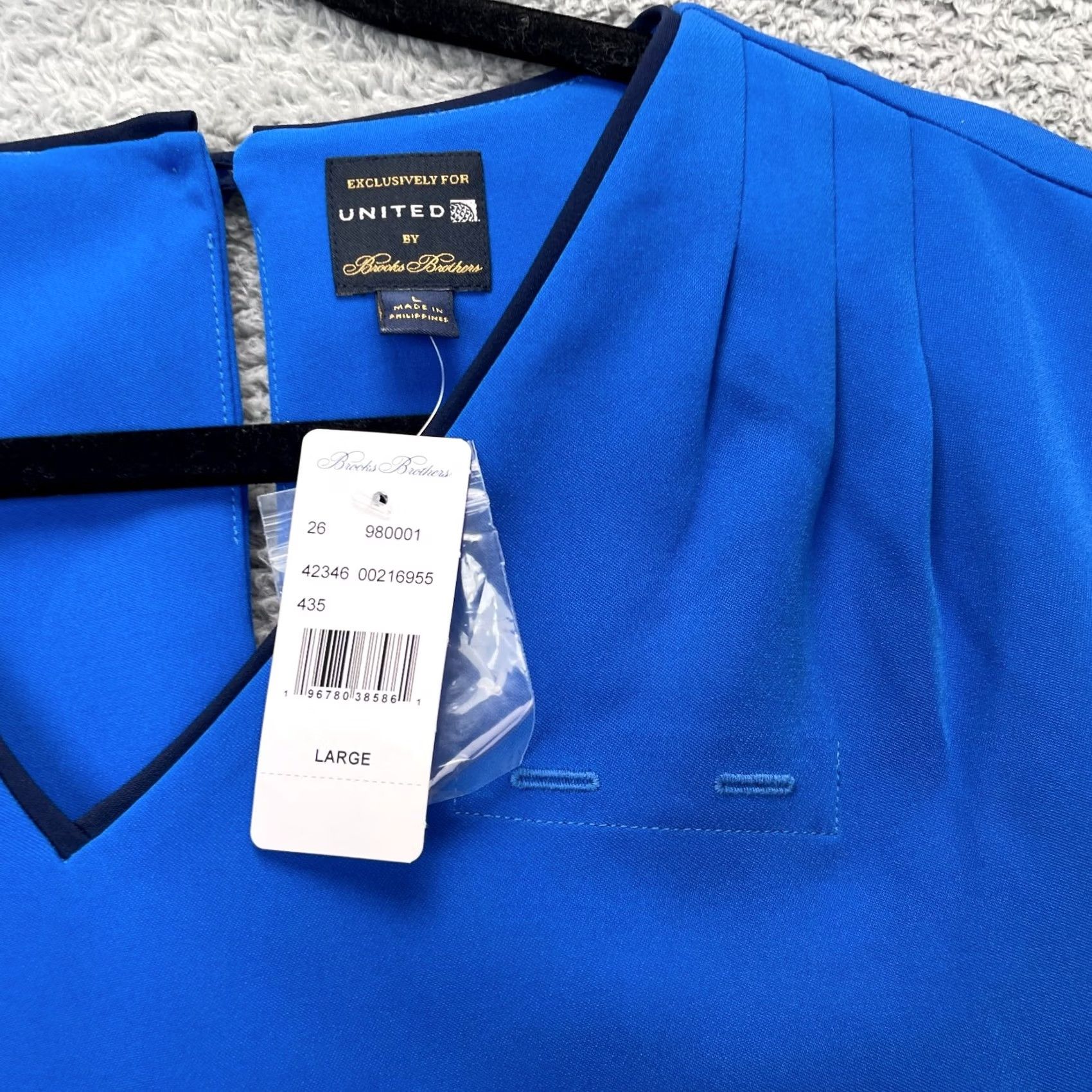 Brooks Brothers Brooks Brothers Top Womens L Blue United Airlines Flight Attendant Employee Shirt Blouse Short Sleeve V-Neck Buttonwork Pleated Size L / US 10 / IT 46 - 7 Thumbnail