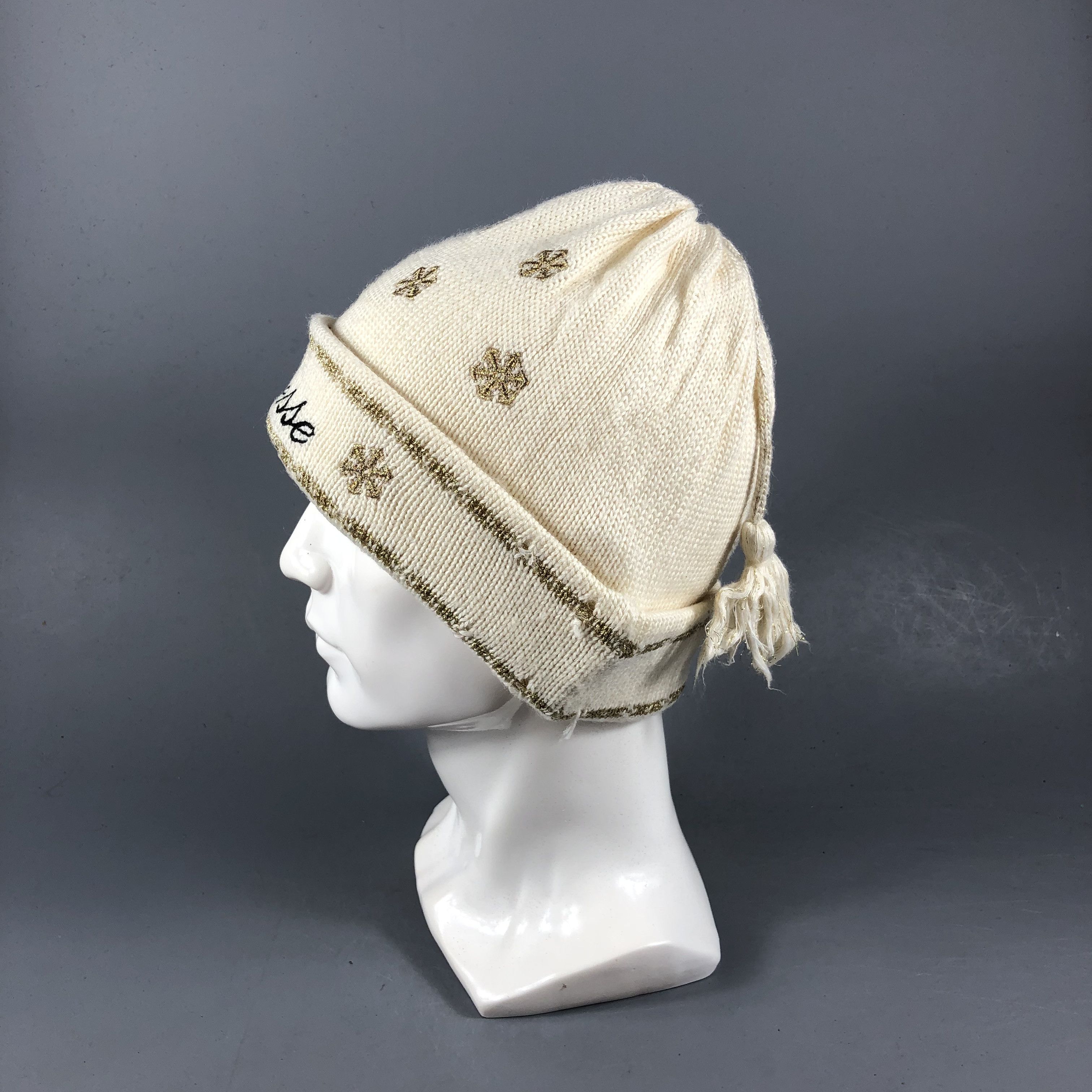 Ellesse Ellesse Snow Flakes Beanie Snowcap Snow Hat B824 Size ONE SIZE - 2 Thumbnail