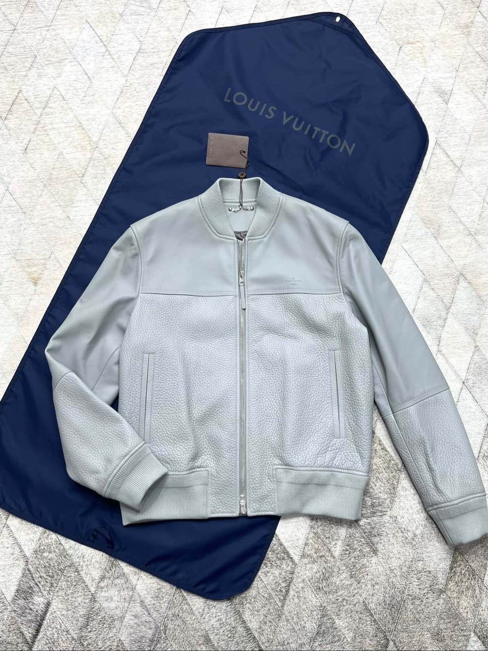 Louis Vuitton Louis Vuitton Gray Bull Leather Bomber Jacket Size L Size US L / EU 52-54 / 3 - 1 Thumbnail