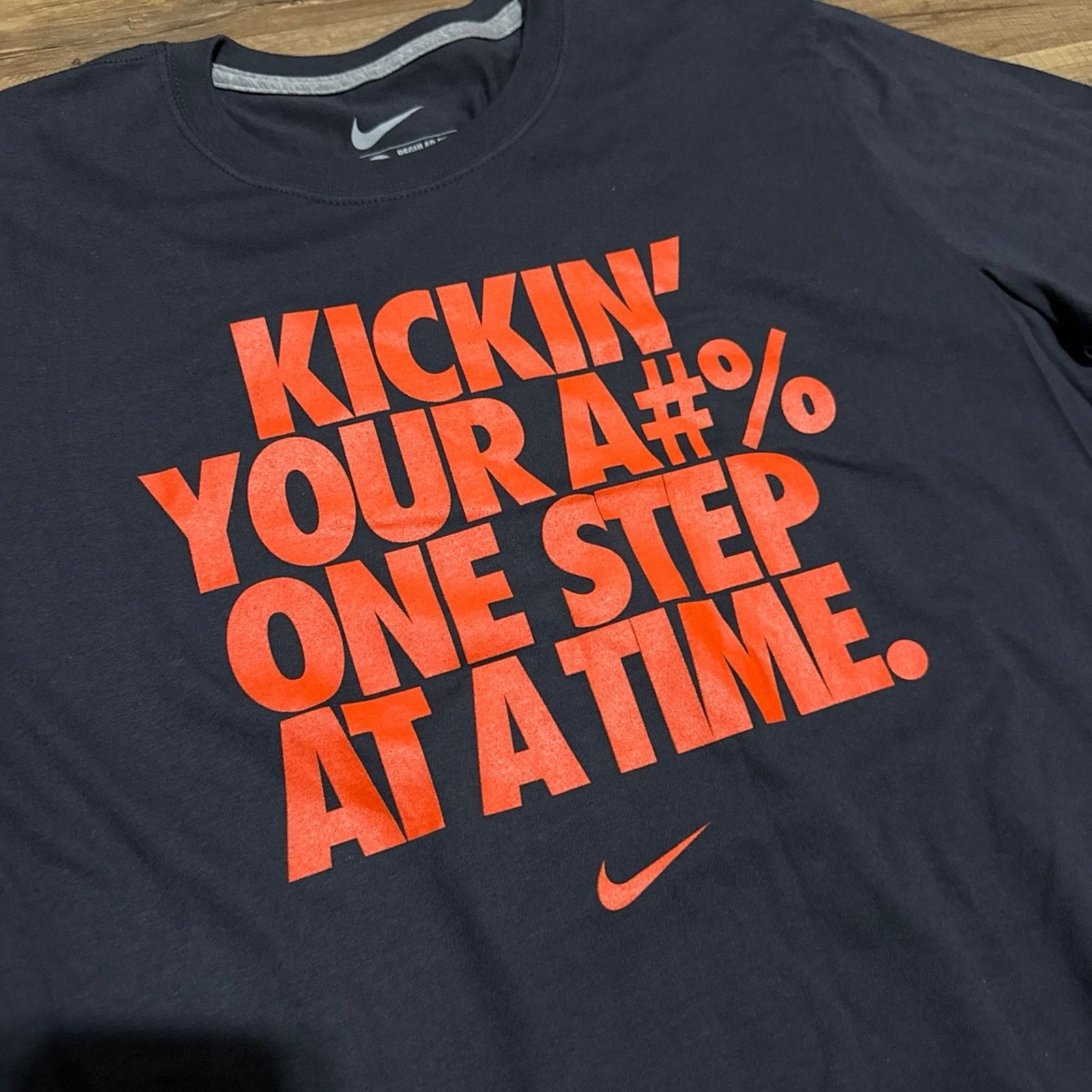 Nike 2012 Nike Kickin Your A** Center Swoosh Shirt Size US M / EU 48-50 / 2 - 2 Thumbnail