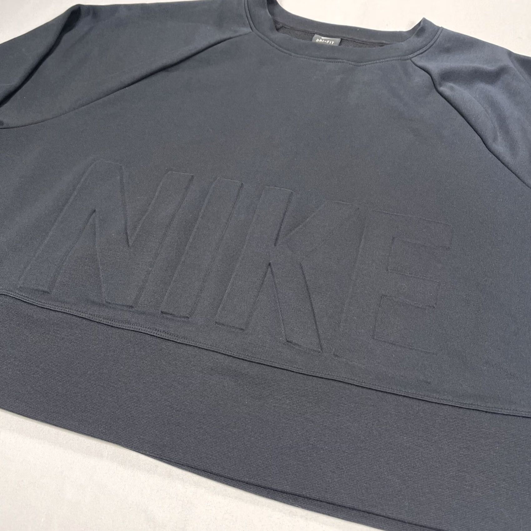 Nike VINTAGE Nike Women’s Sweatshirt 1X Dri-Fit Versa Black Cropped AO2279-010 Size XL / US 12-14 / IT 48-50 - 7 Thumbnail