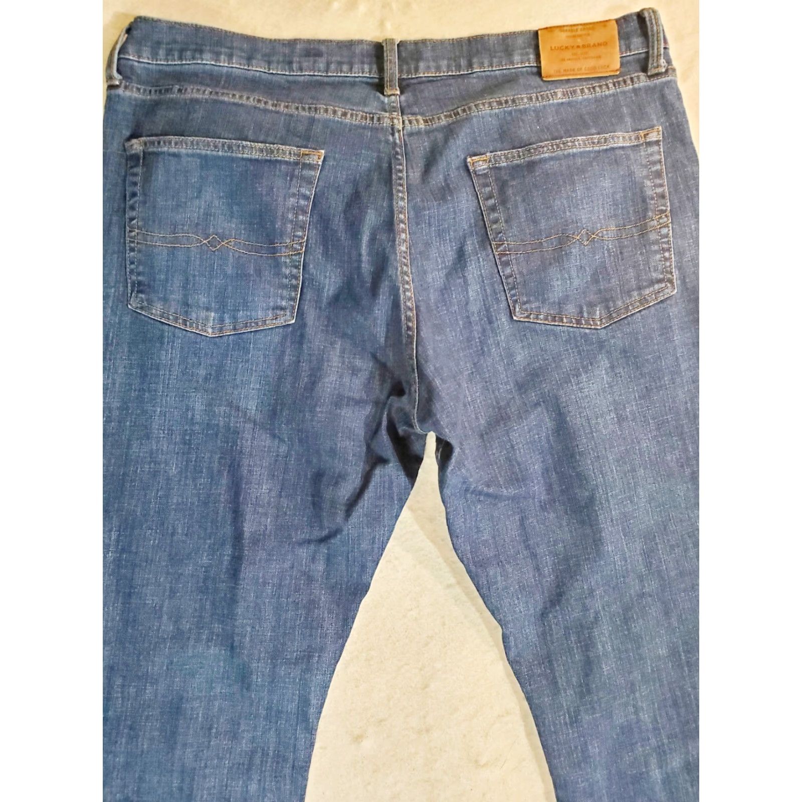 Lucky Brand Lucky Brand Jeans Mens 38x32 Athletic Slim 410 Dark Wash Cotton Blend Stretch Denim Blue 5-Pocket Mens Regular Leather Belt Loops Belt Loops N/A Size US 38 / EU 54 - 7 Thumbnail