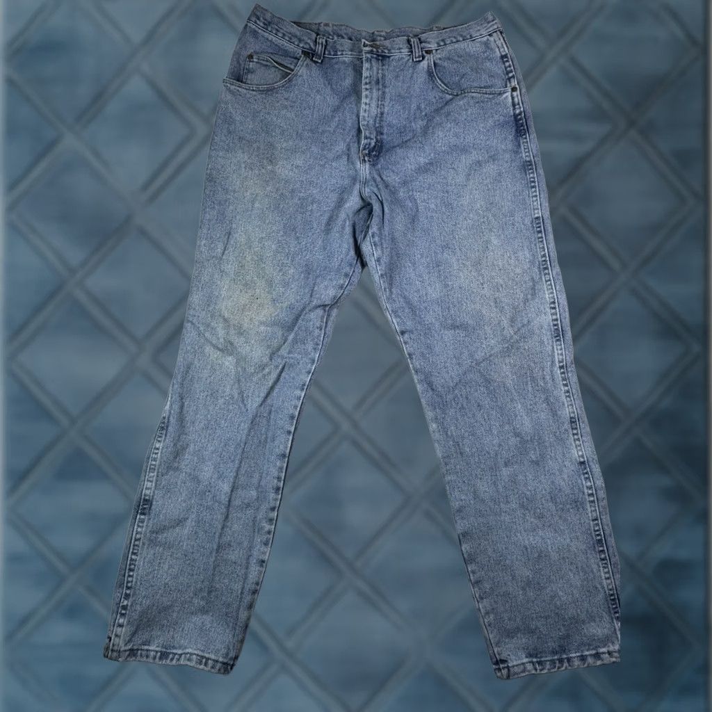Wrangler Wrangler Jeans Men’s 38x32 Rugged Wear Blue Denim High Rise Regular Bootcut 5-Pocket Logo Cowboy Southwestern USA Mens Size US 38 / EU 54 - 1 Thumbnail