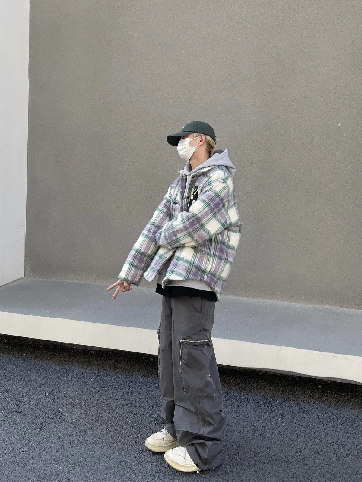 Japanese Brand Baggy Cargo Pants Straight Casual Harajuku Y2K Style Pockets Size US 34 / EU 50 - 14 Thumbnail