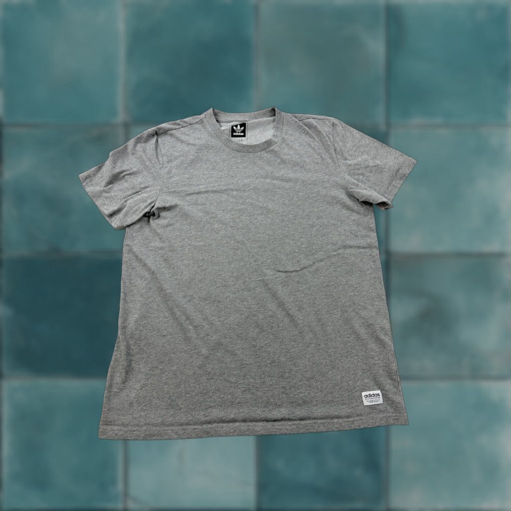 Adidas Adidas Shirt Mens L Gray Short Sleeve Crew Neck Logo Size US L / EU 52-54 / 3 - 1 Thumbnail