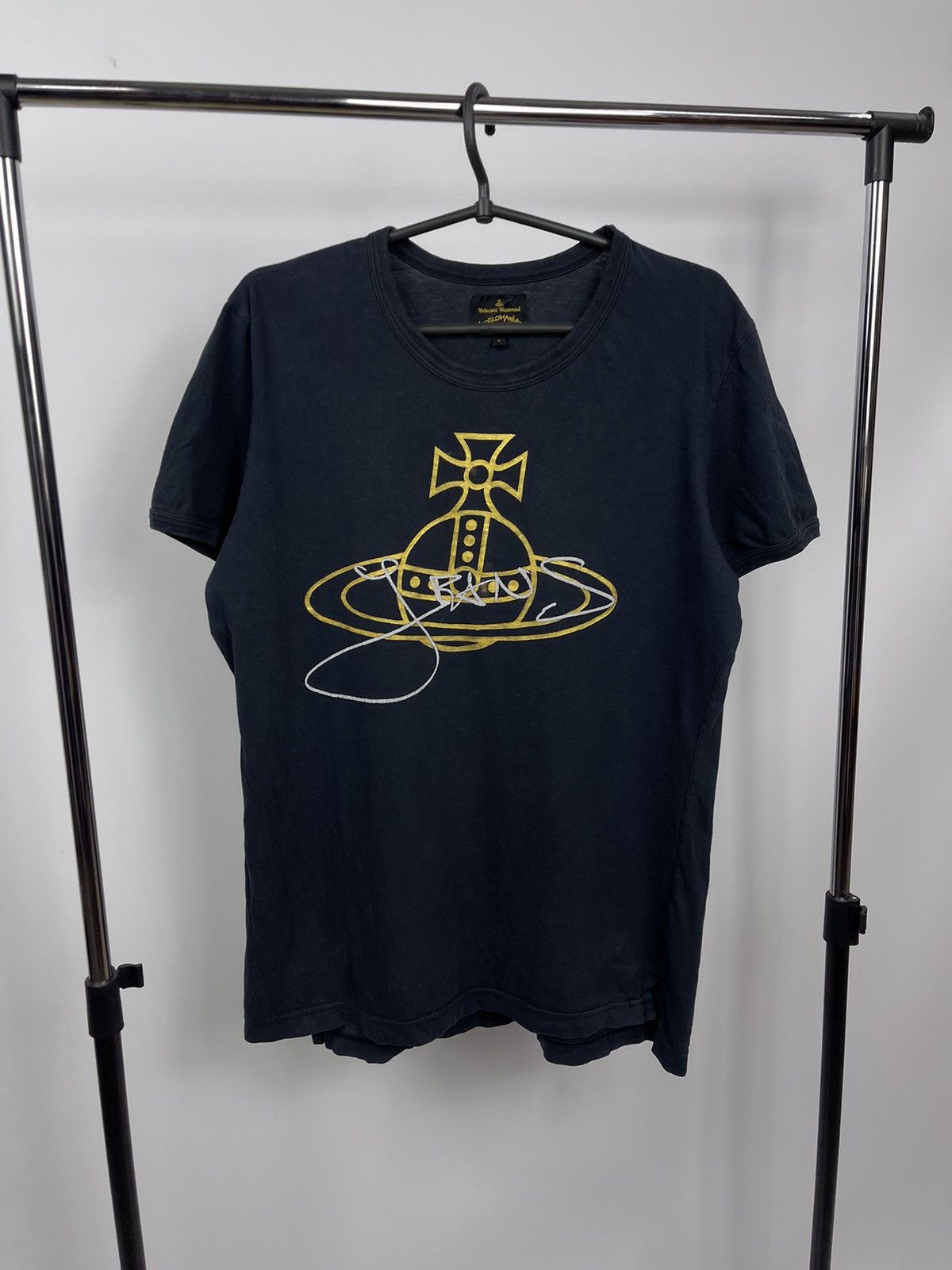 Vivienne Westwood Vivienne Westwood T-Shirt Size L Men’s Black Big Logo Gold Size US L / EU 52-54 / 3 - 1 Thumbnail