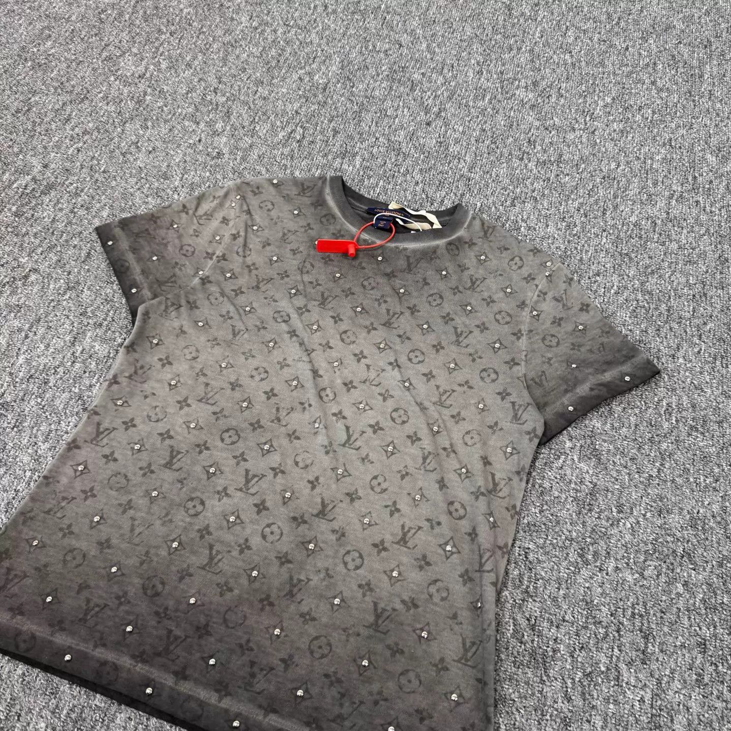 Louis Vuitton LV 26 New Beaded Monogram Distressed Short Tee XS Size XS / US 0-2 / IT 36-38 - 3 Thumbnail