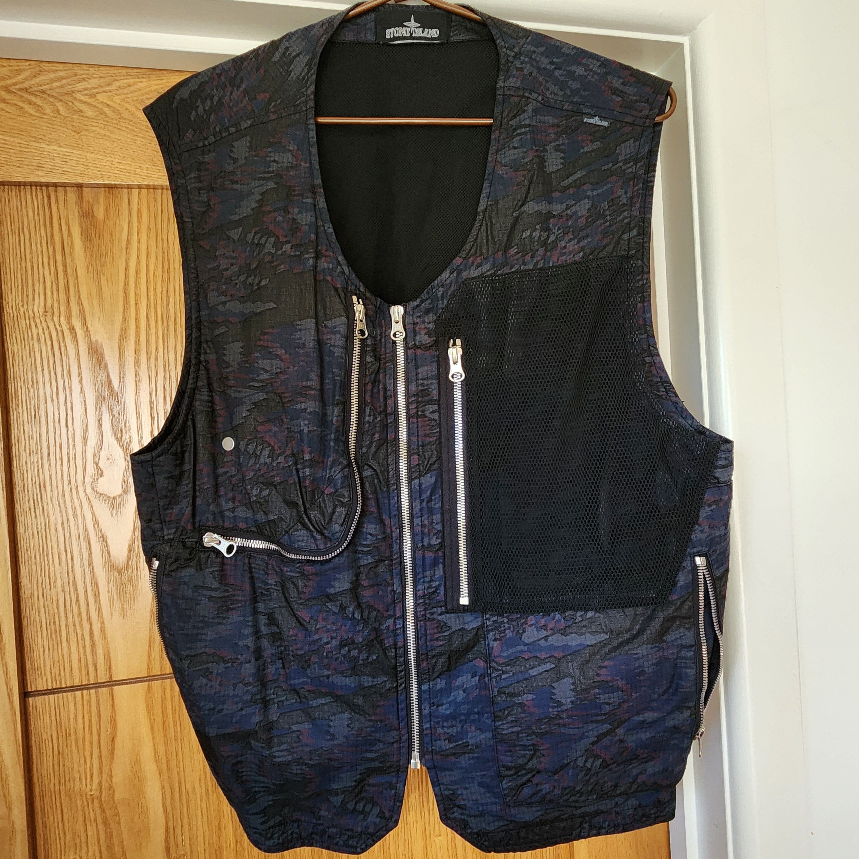 Stone Island Stone Island Utility Gilet Mesh Panel Zip Compass Badge Size US M / EU 48-50 / 2 - 1 Thumbnail