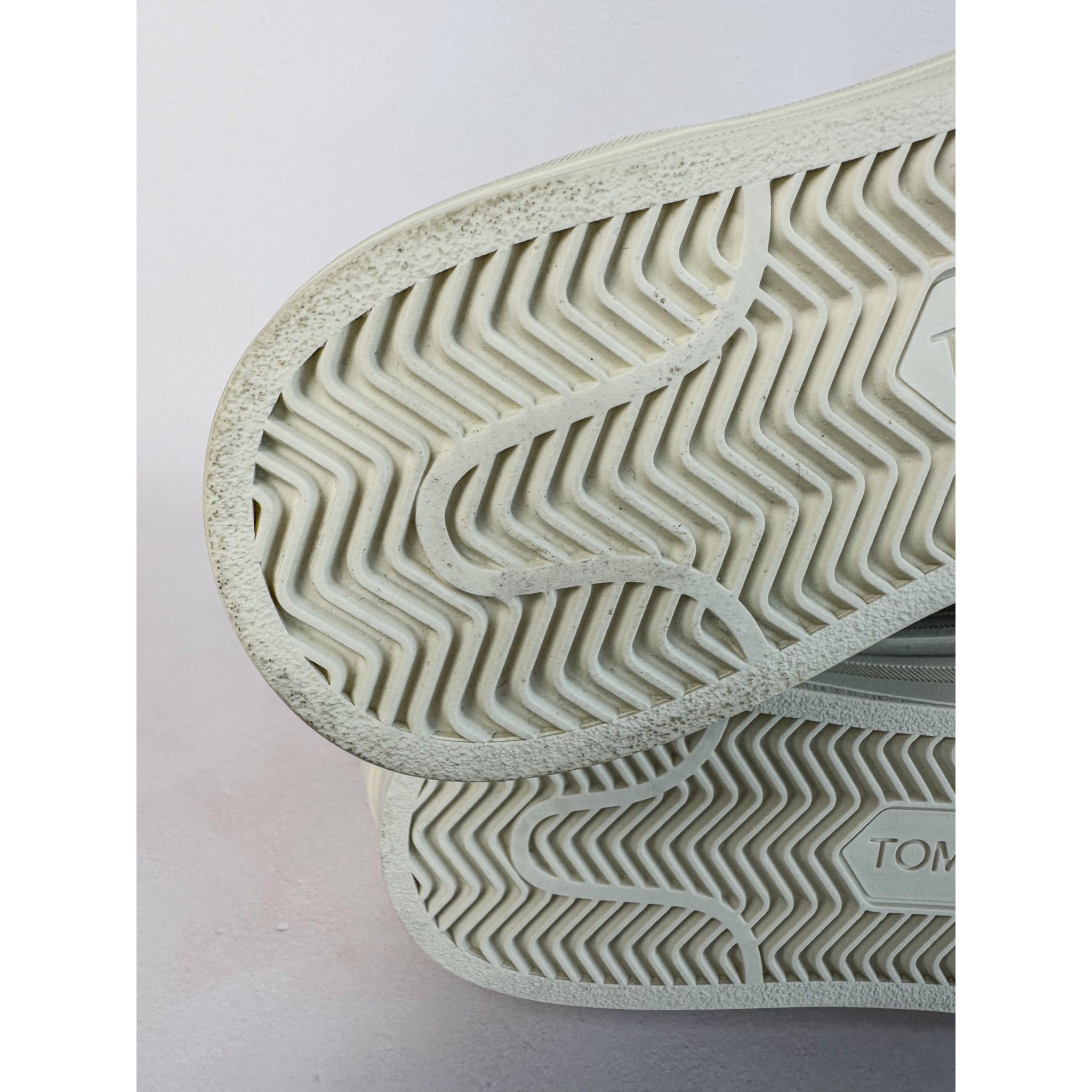Tom Ford Tom Ford White Cambridge Suede Low Top Sneakers Size US 7 / IT 37 - 10 Thumbnail