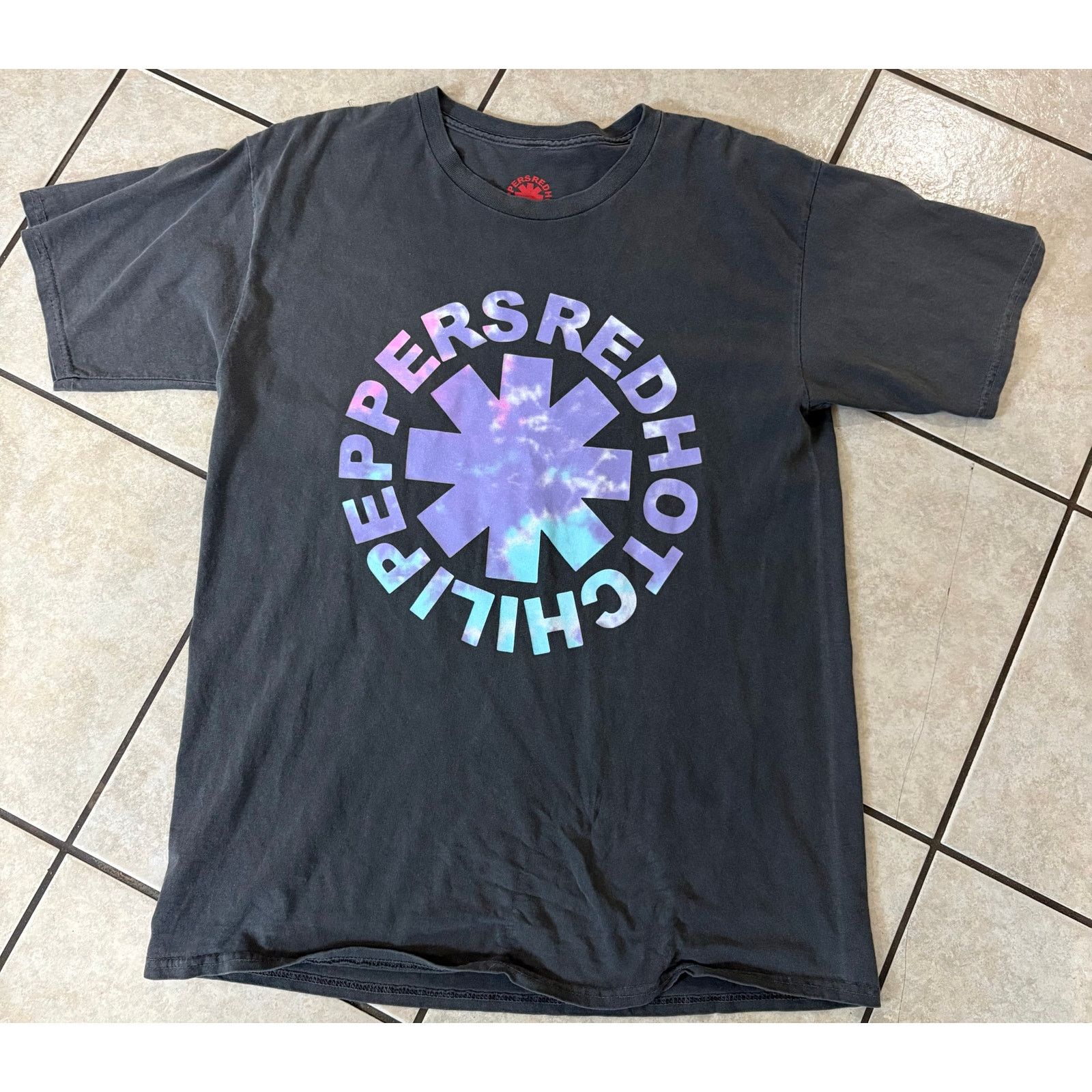 Band Tees Red Hot Chilli Peppers 2022-2023 unlimited world love tour Size US M / EU 48-50 / 2 - 1 Thumbnail