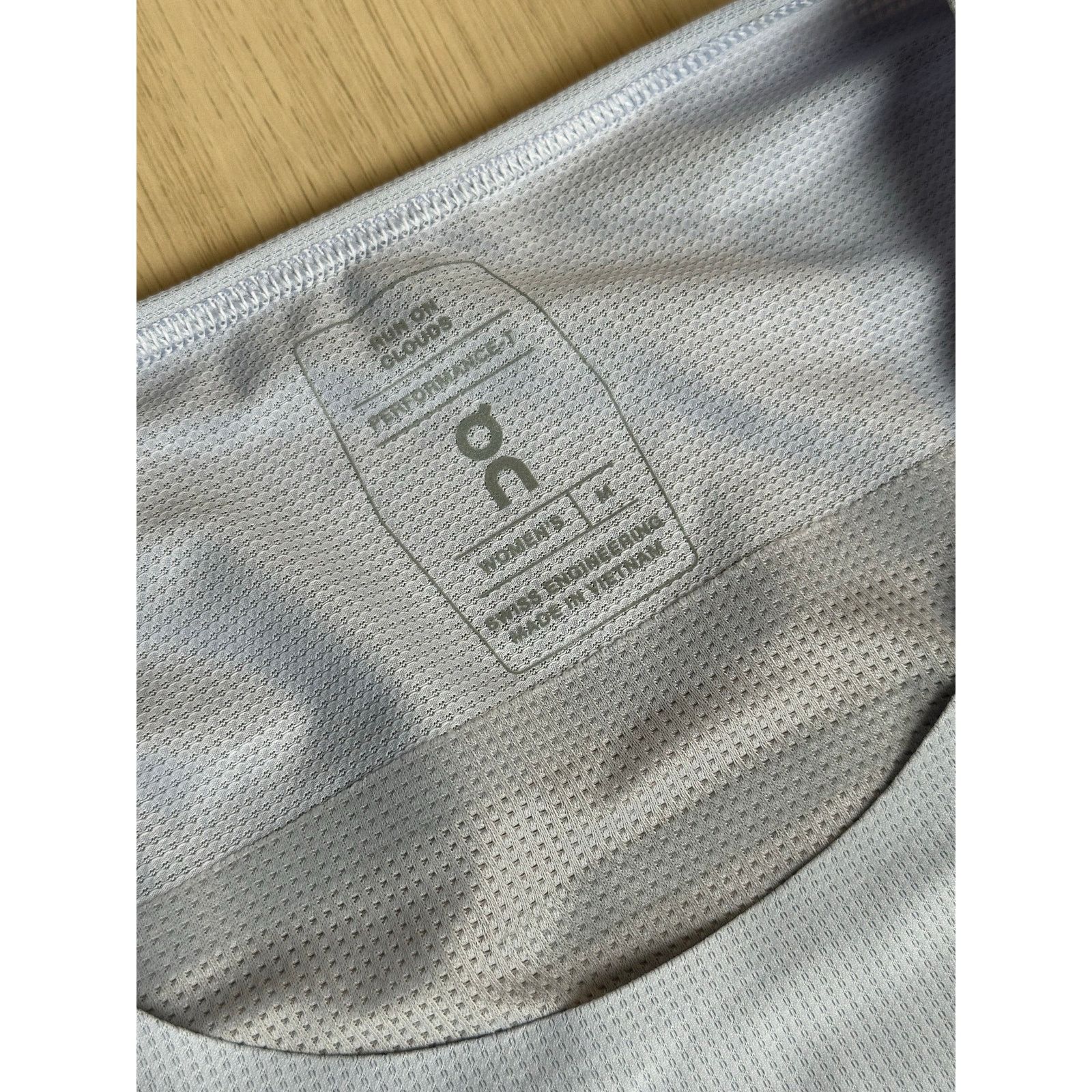 On On Performance-T Shirt in Nimbus/Lilac Women's Size M - New Size M / US 6-8 / IT 42-44 - 8 Thumbnail