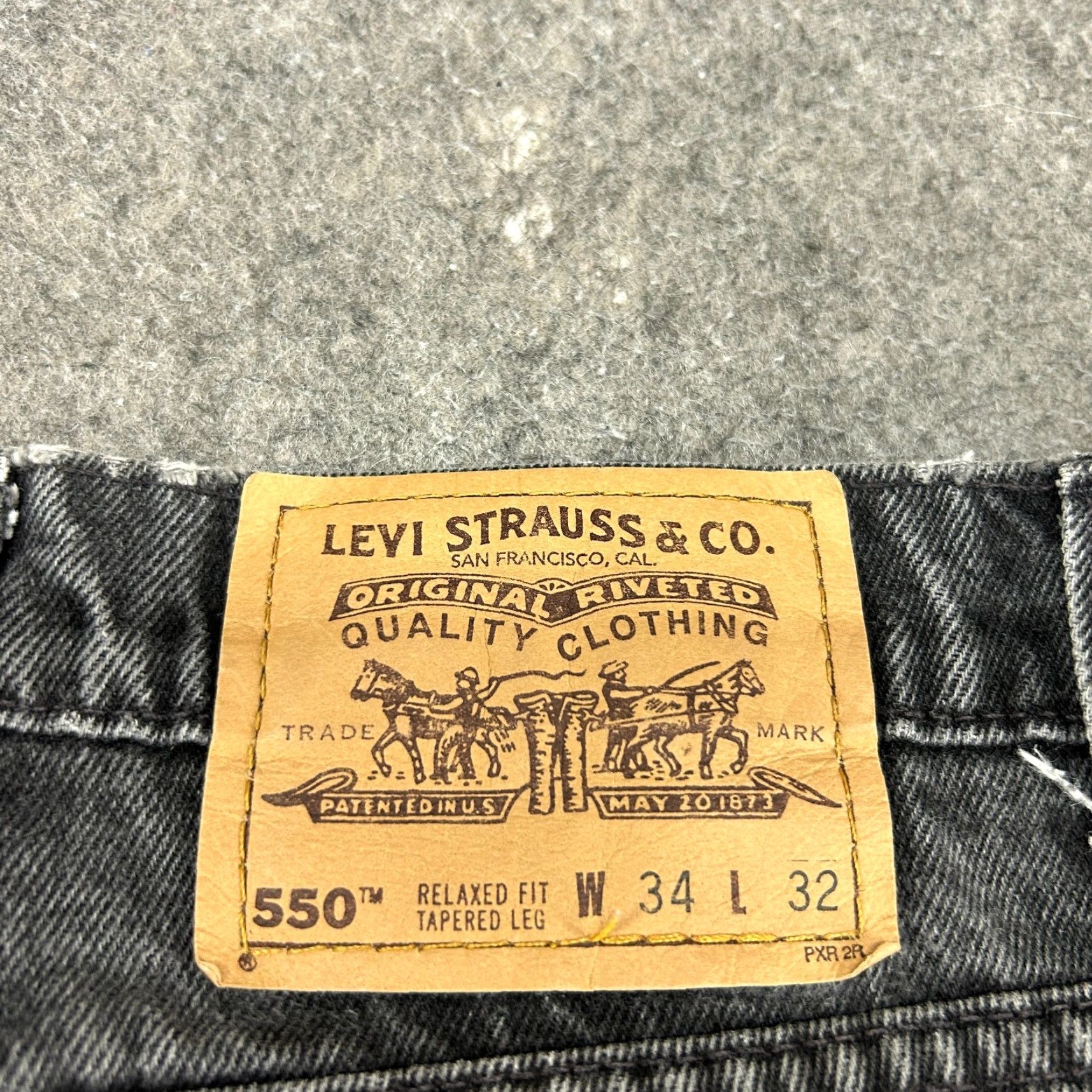 Levi's VINTAGE Levi's 550 Jeans Men 34x32 Black Relaxed Tapered Distressed 90s Jeans Size US 34 / EU 50 - 3 Thumbnail