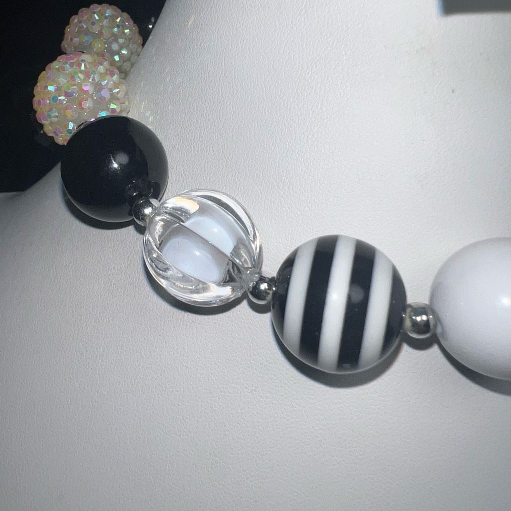 Vintage Vintage Chunky Black and White with Iridescent Acrylic Bead Size ONE SIZE - 5 Thumbnail