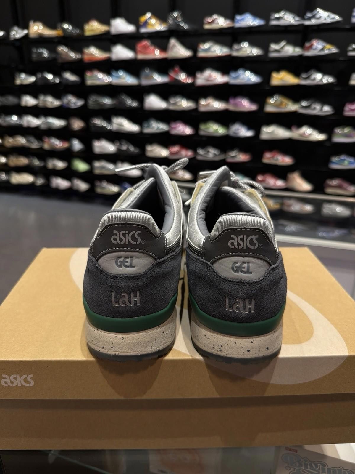 Asics ASICS Gel-Lyte III Sneaker Lah x Hundred Kuala Lumpur Men 12 Size US 12 / EU 45 - 12 Thumbnail