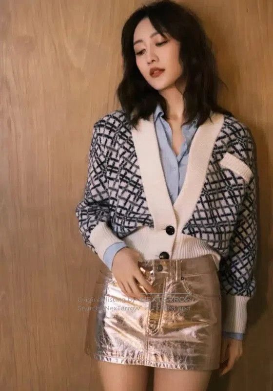 Yves Saint Laurent YSL Color-blocked Wool Cardigan for Women . Size L / US 10 / IT 46 - 8 Thumbnail