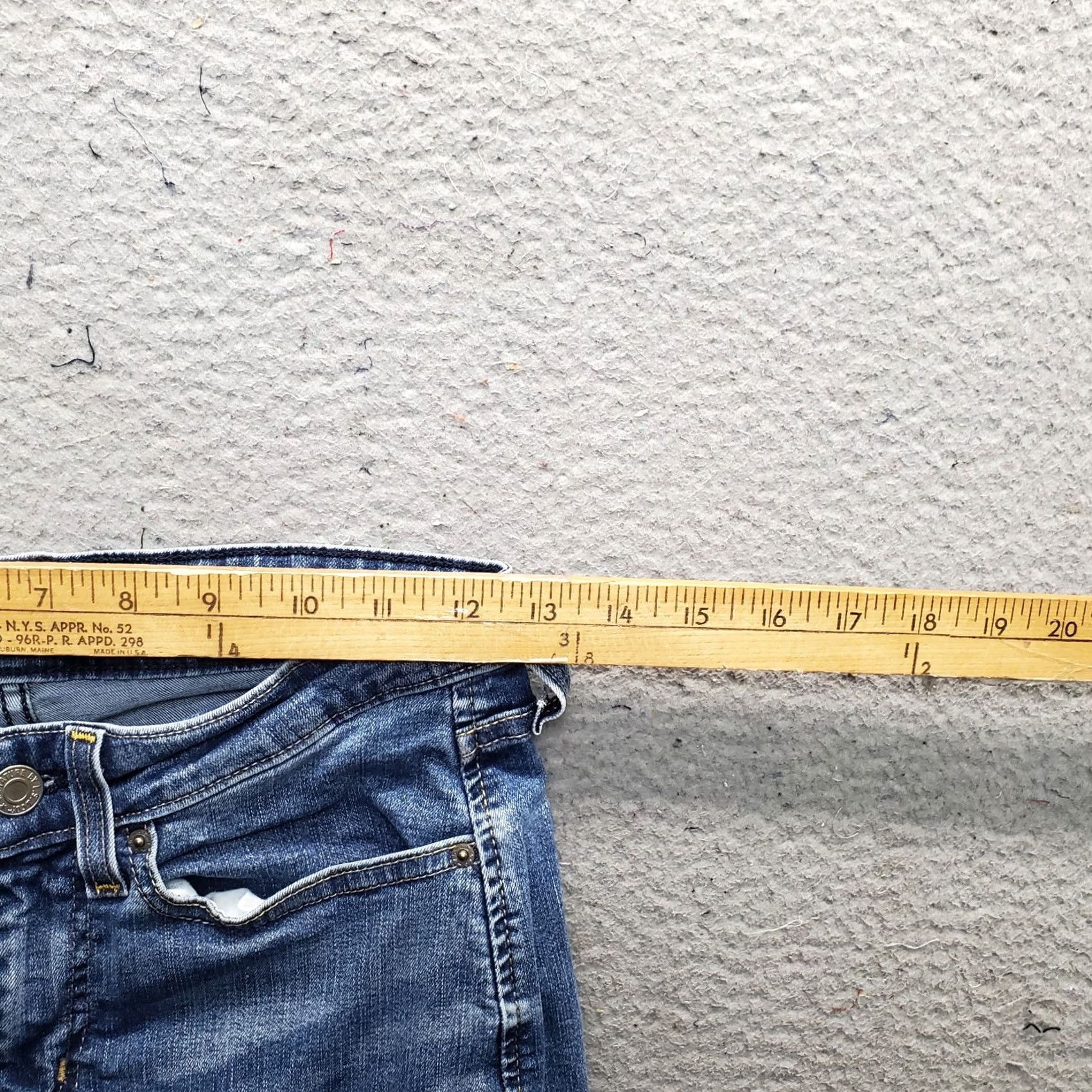 Levi's Levi's Womens Skinny Jeans 4L Blue Denim Mid Rise Faded Whiskered Streetwear Jeans Slim Size 4 Womens Color Blue 29.25 Inseam Mens Women Boys Girls Size 27" / US 4 / IT 40 - 6 Thumbnail