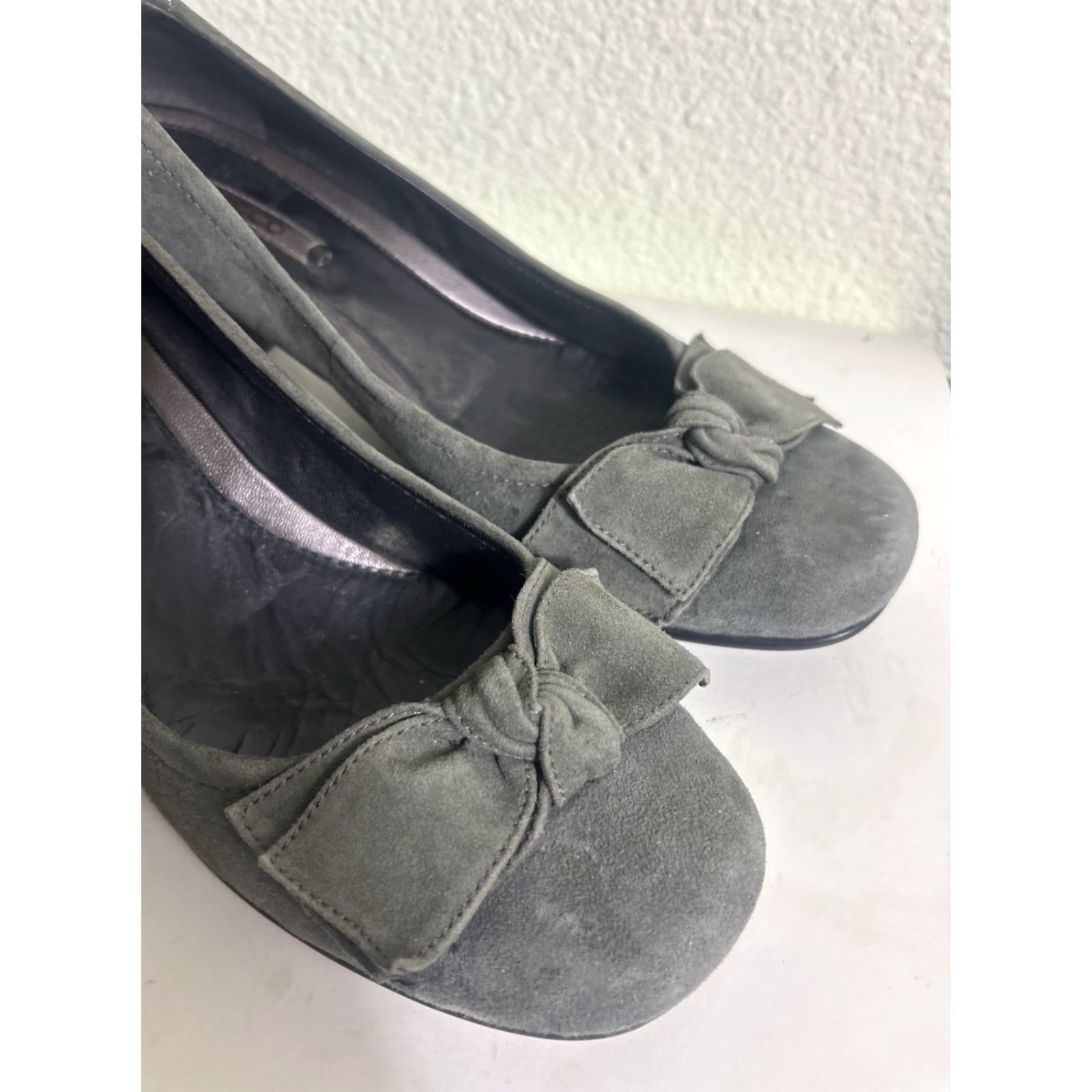 Ecco Ecco Heels Womens Size 41 US 10-10.5 Gray Suede Bow Size US 10 / IT 40 - 2 Thumbnail