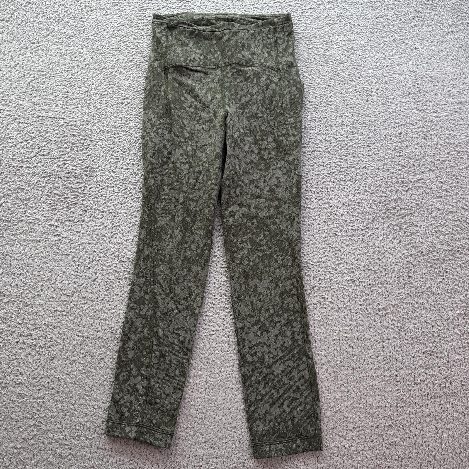 Lululemon Lululemon Floral Camo High Rise Leggings Womens 4 Yoga Pants Size 27" / US 4 / IT 40 - 1 Thumbnail