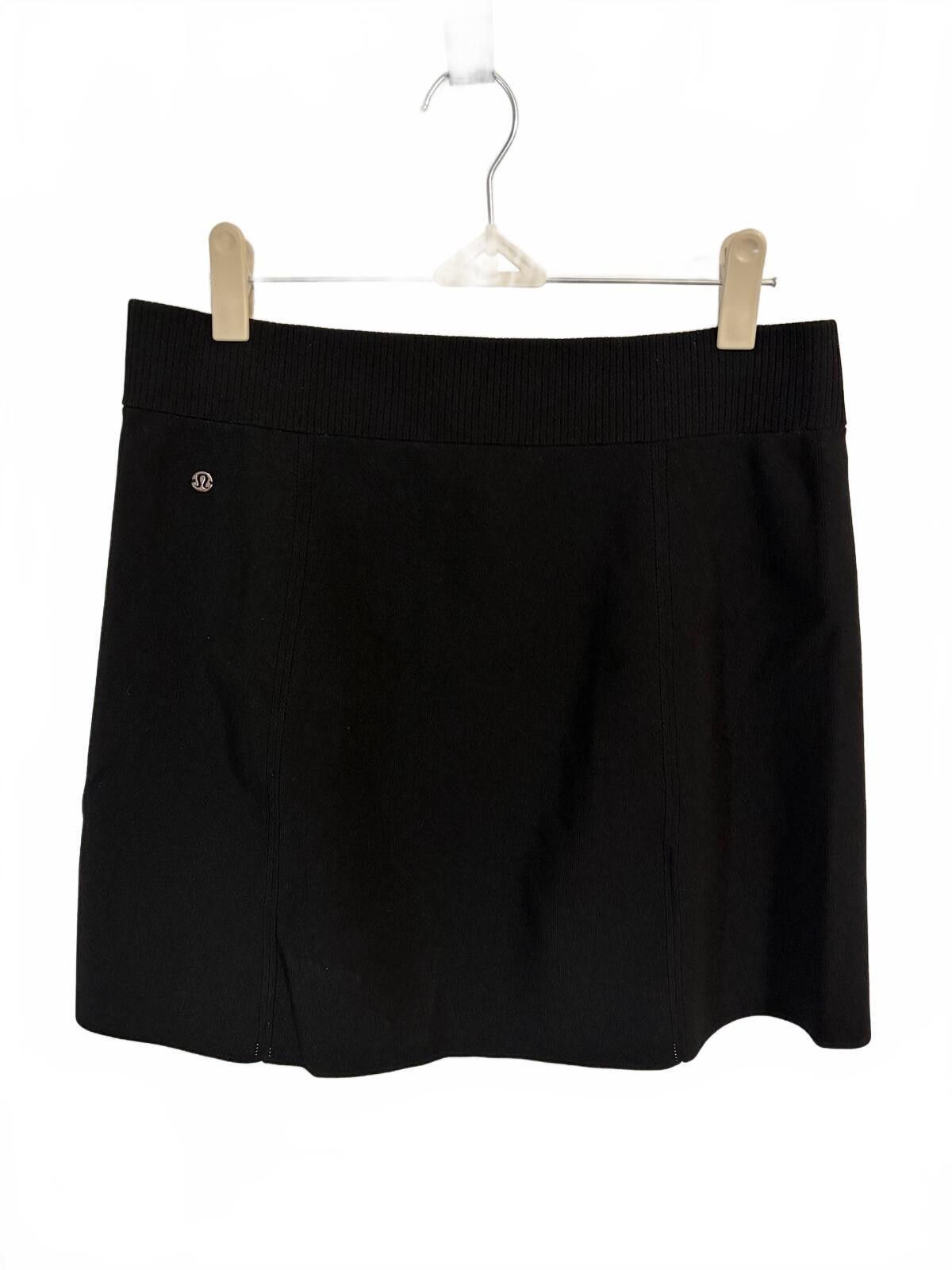Lululemon Lululemon Black Athletic Skirt with Back Zipper Size 28" / US 6 / IT 42 - 1 Thumbnail