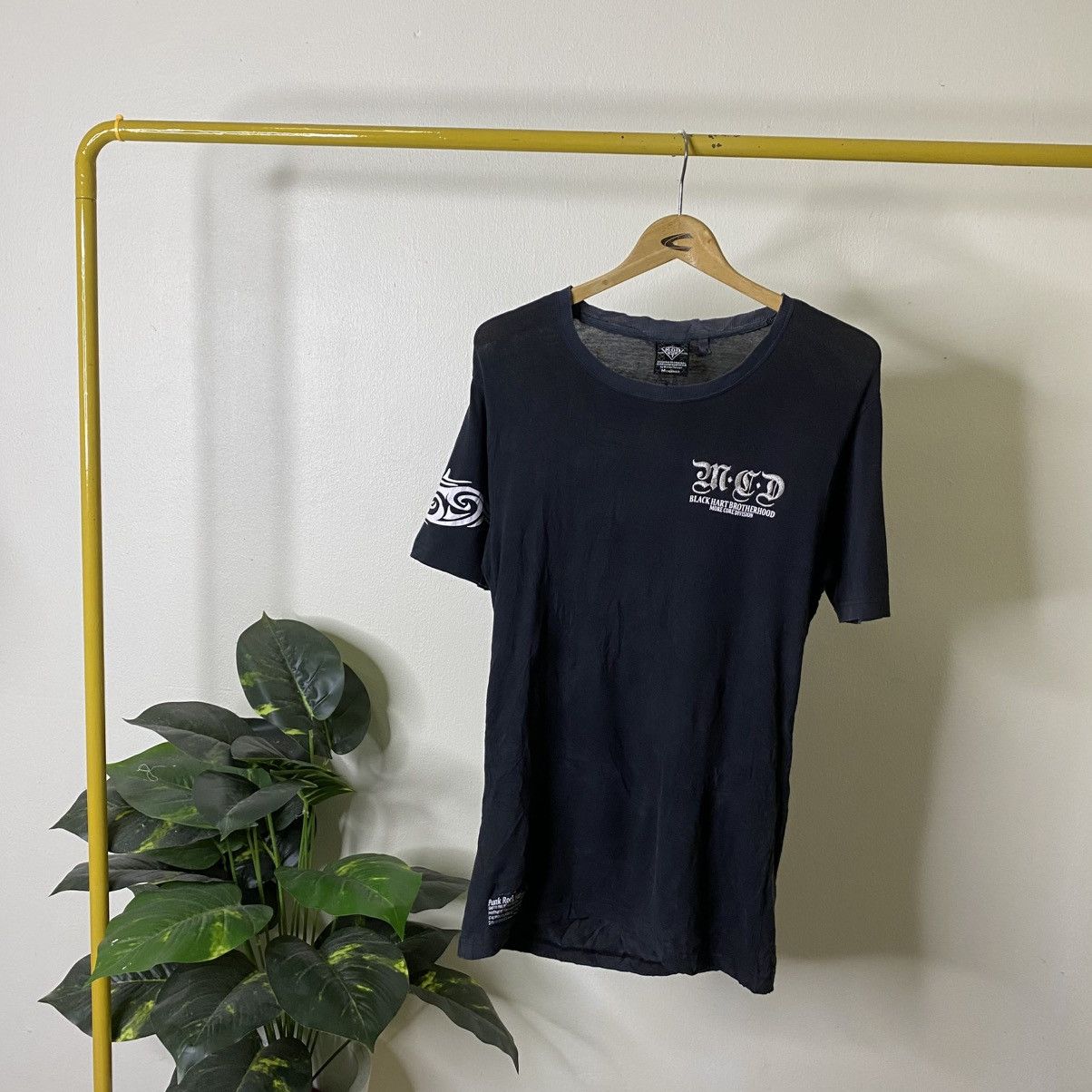 Vintage Y2K MCD More Core Division Surf Affliction Design T Shirt Size US S / EU 44-46 / 1 - 7 Thumbnail