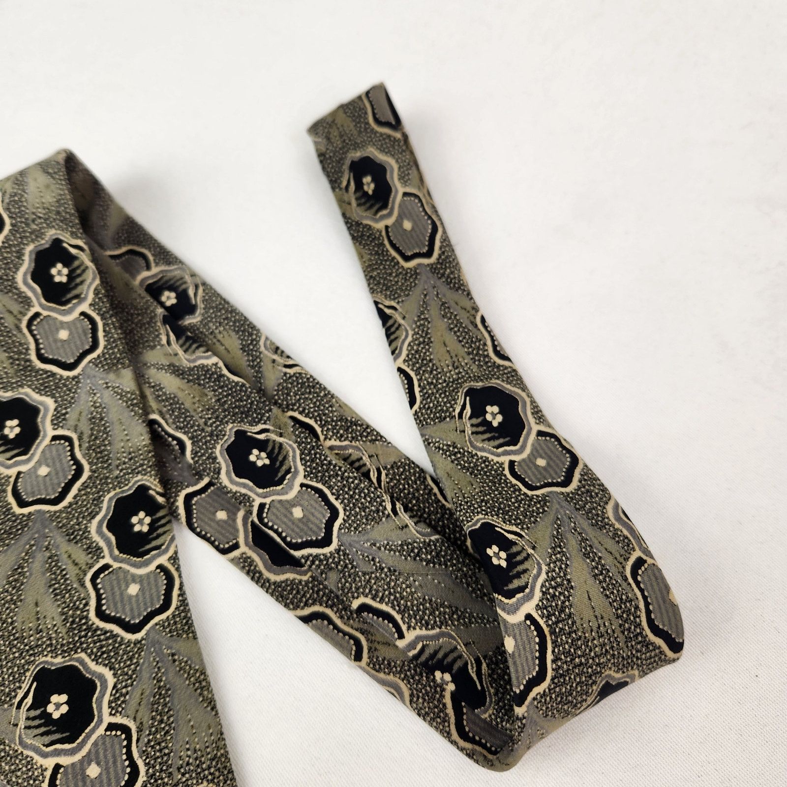 Vintage Vintage Designer Flower Hawaiian 90s Patterned Silk Tie Size ONE SIZE - 3 Thumbnail
