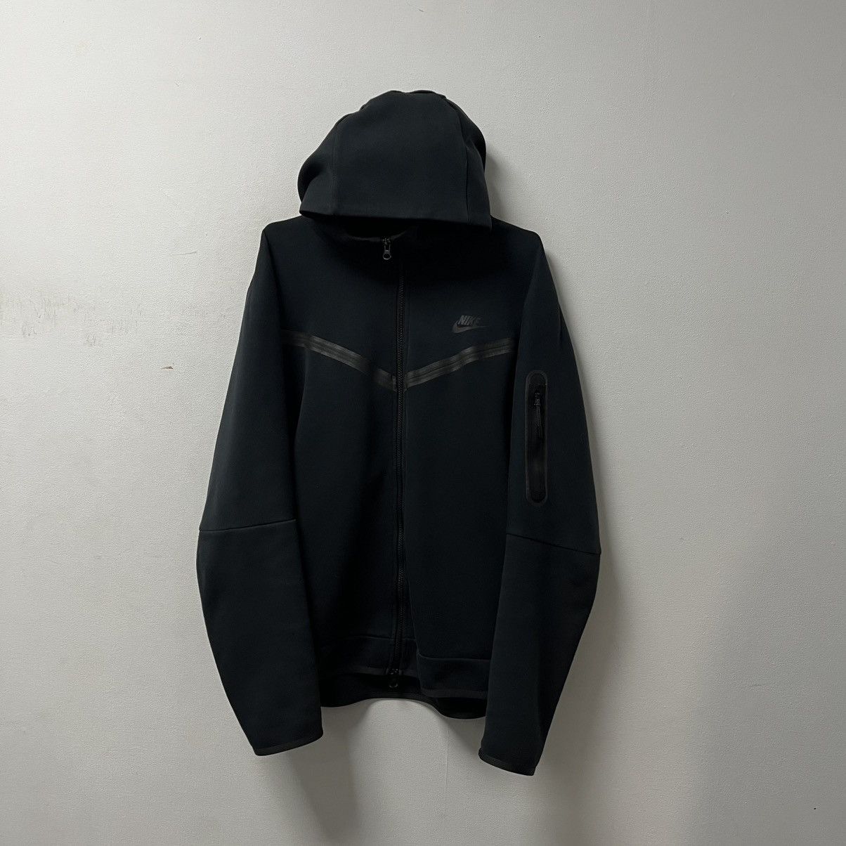 Nike Nike Tech Fleece Hoodie Black Size: L Size US L / EU 52-54 / 3 - 1 Thumbnail