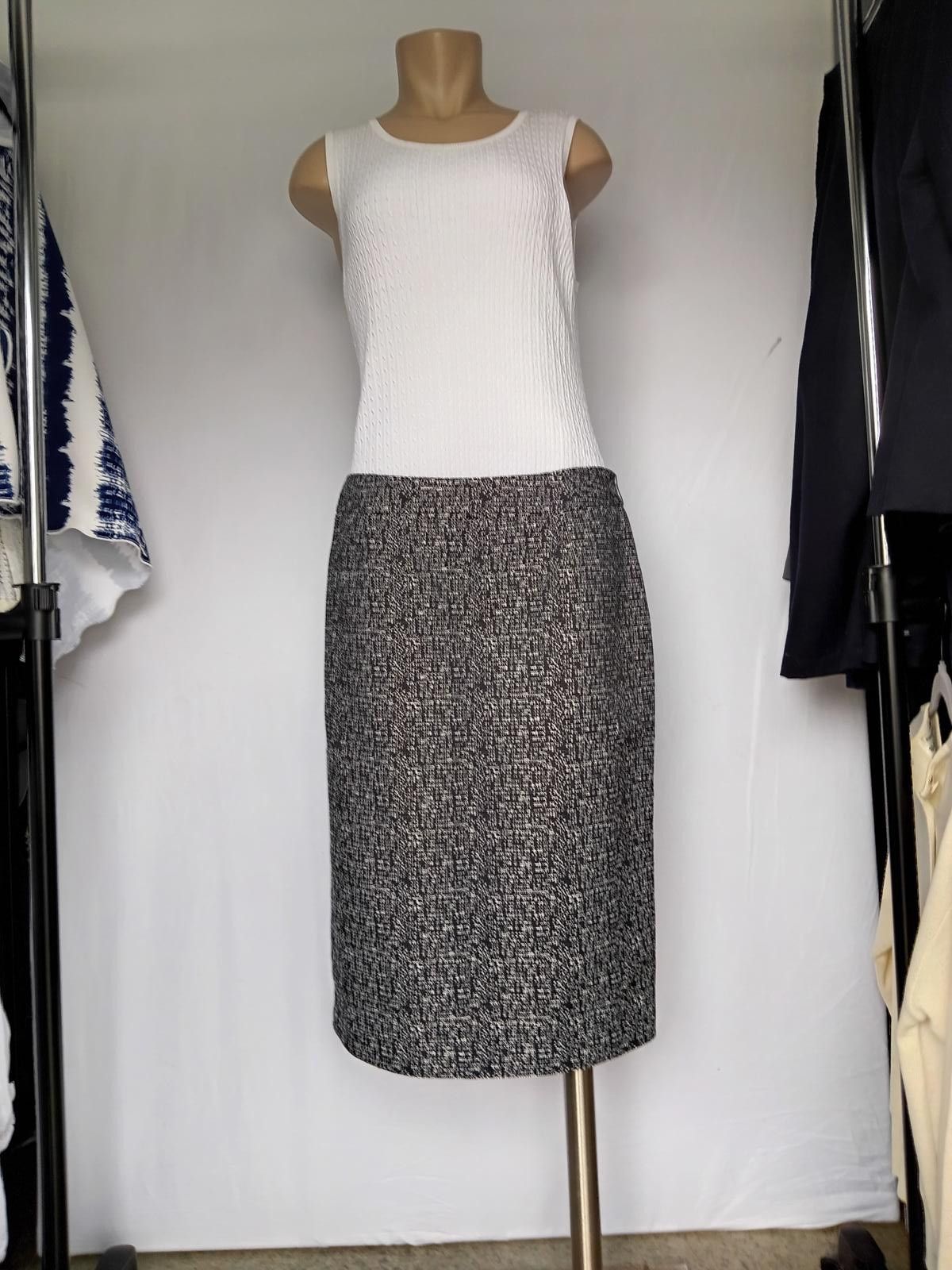 Designer Multiples Women's Skirt Size 12 Size 34" / US 12 / IT 48 - 1 Thumbnail