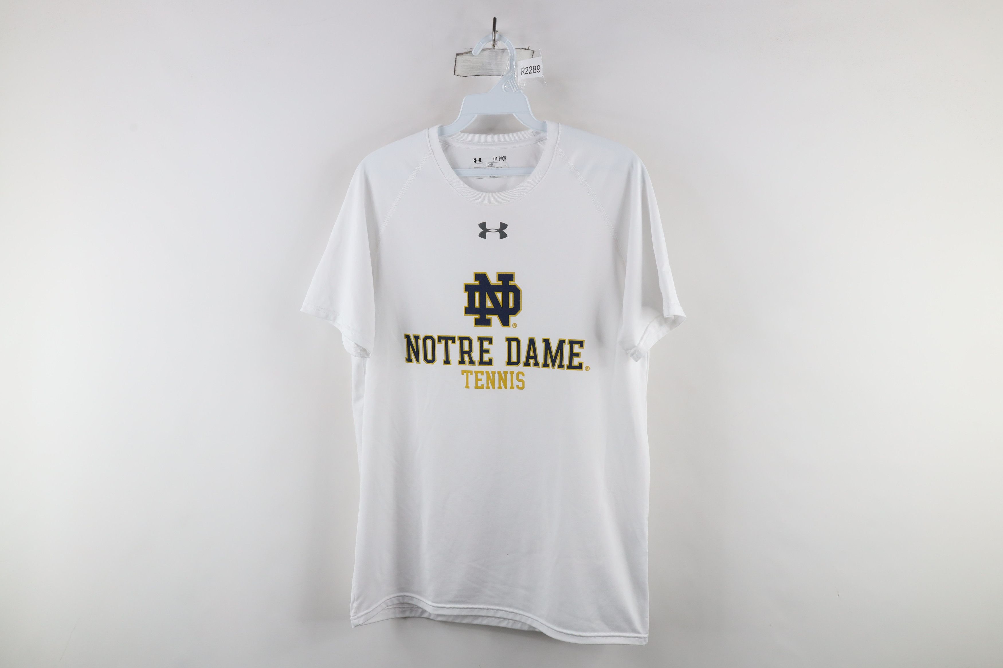 Under Armour × Vintage Under Armour Notre Dame University Tennis T-Shirt White Size US S / EU 44-46 / 1 - 1 Thumbnail