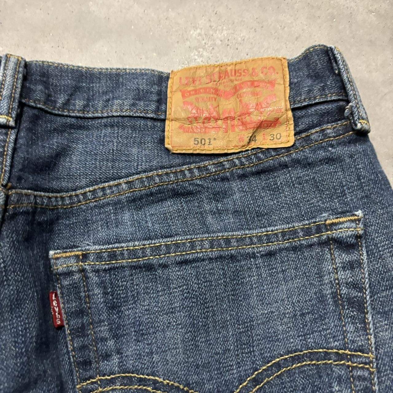 Levi's × Vintage Crazy Vintage Y2K/2000s Grunge Dark Wash Levi’s 501 Denim Jeans! Size US 33 - 7 Thumbnail