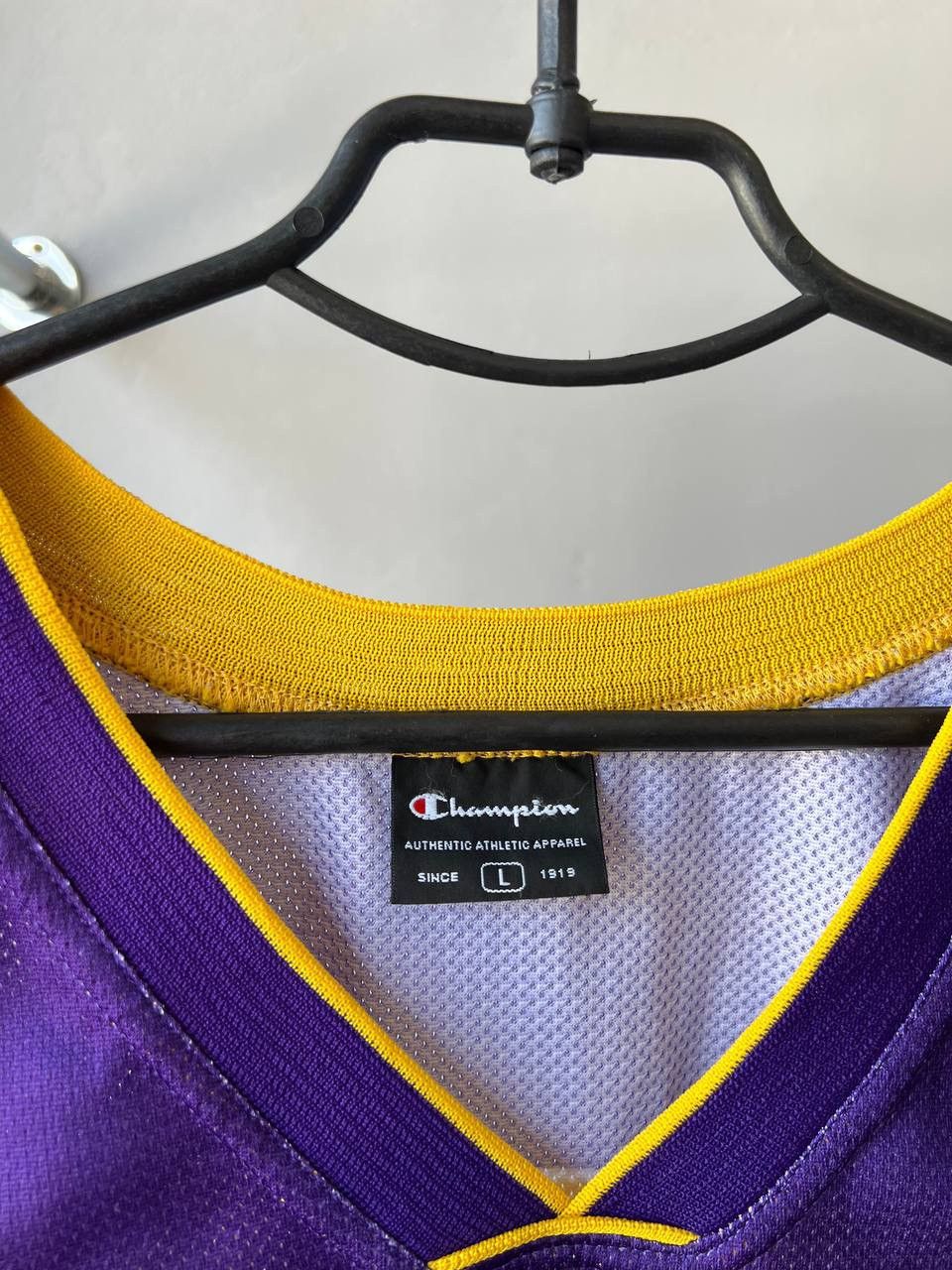 NBA VINTAGE LOS ANGELES LAKERS #24 BASKETBALL CHAMPION JERSEY L Size US L / EU 52-54 / 3 - 5 Thumbnail
