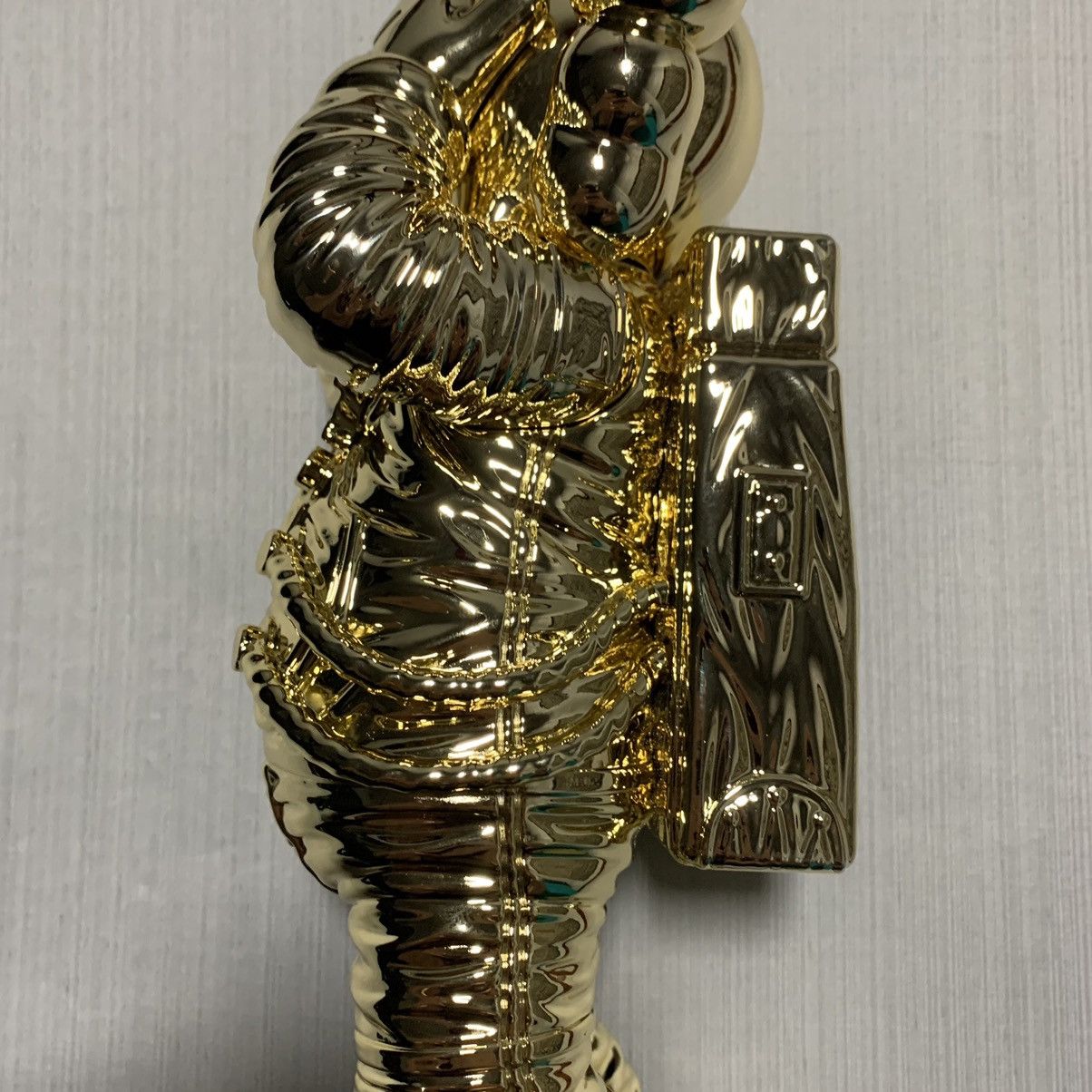 Kaws KAWS Holiday Space Figure Gold Size ONE SIZE - 16 Thumbnail