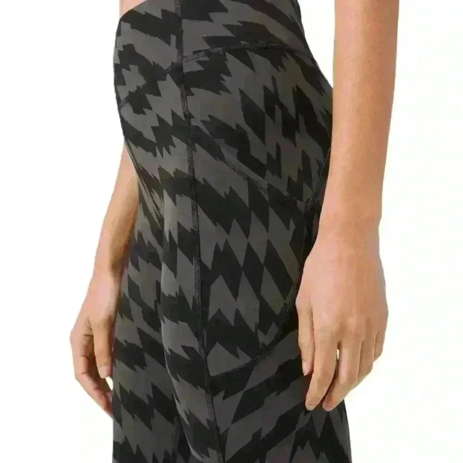 Lululemon NWT Lululemon Invigorate High Rise 25" Leggings Size 2 Size 26" / US 2 / IT 38 - 3 Thumbnail
