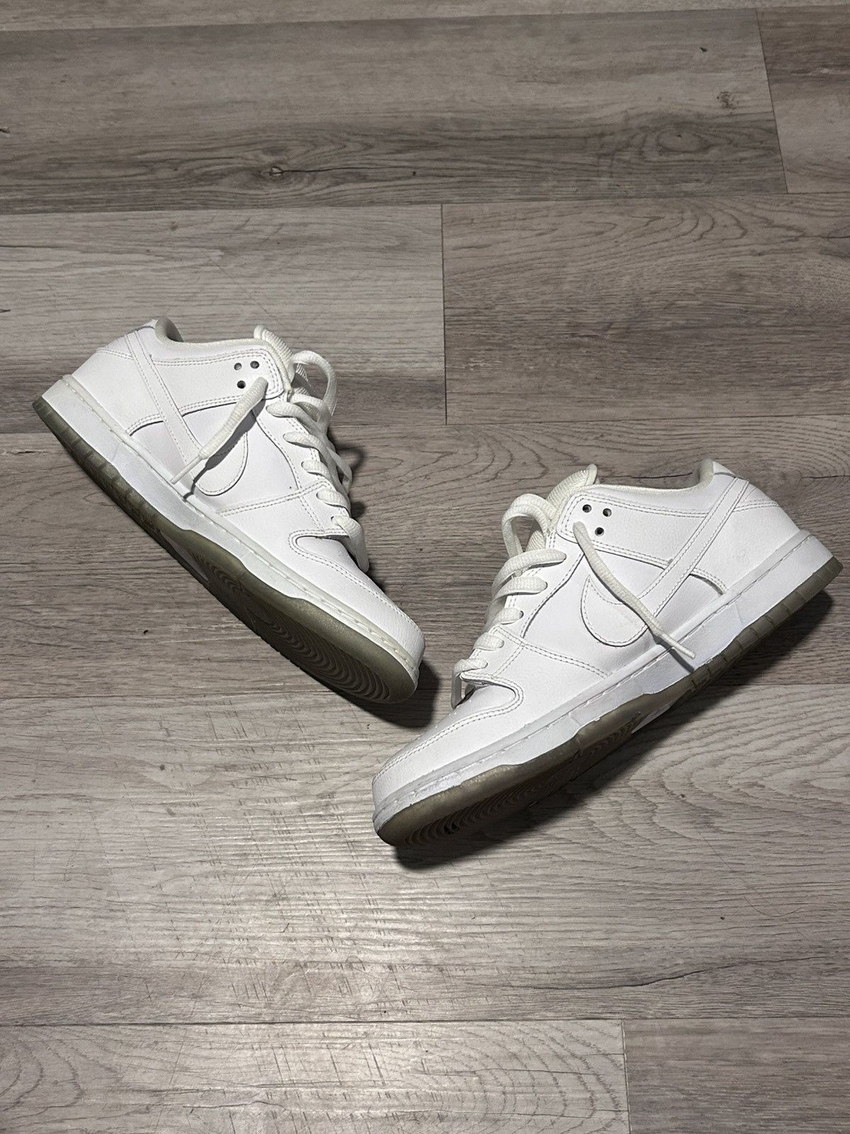 Nike SB NIKE SB DUNK LOW WHITE ICE 2014 SIZE 10 PREOWNED OG BOX Size US 10 / EU 43 - 2 Thumbnail
