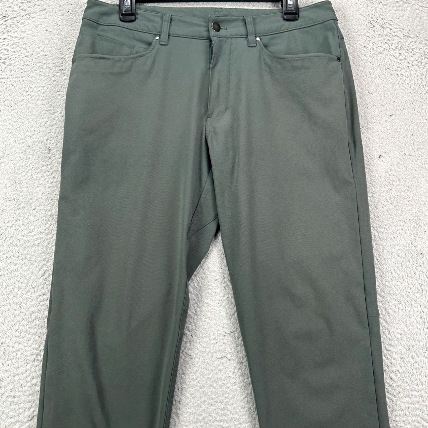 Lululemon Lululemon ABC Pants Chino Golf Mens 32 Gray Performance 5 Pocket Flat Front/Flat Front Chinos 32 Mens Gray ABC Pants Size US 32 / EU 48 - 4 Thumbnail