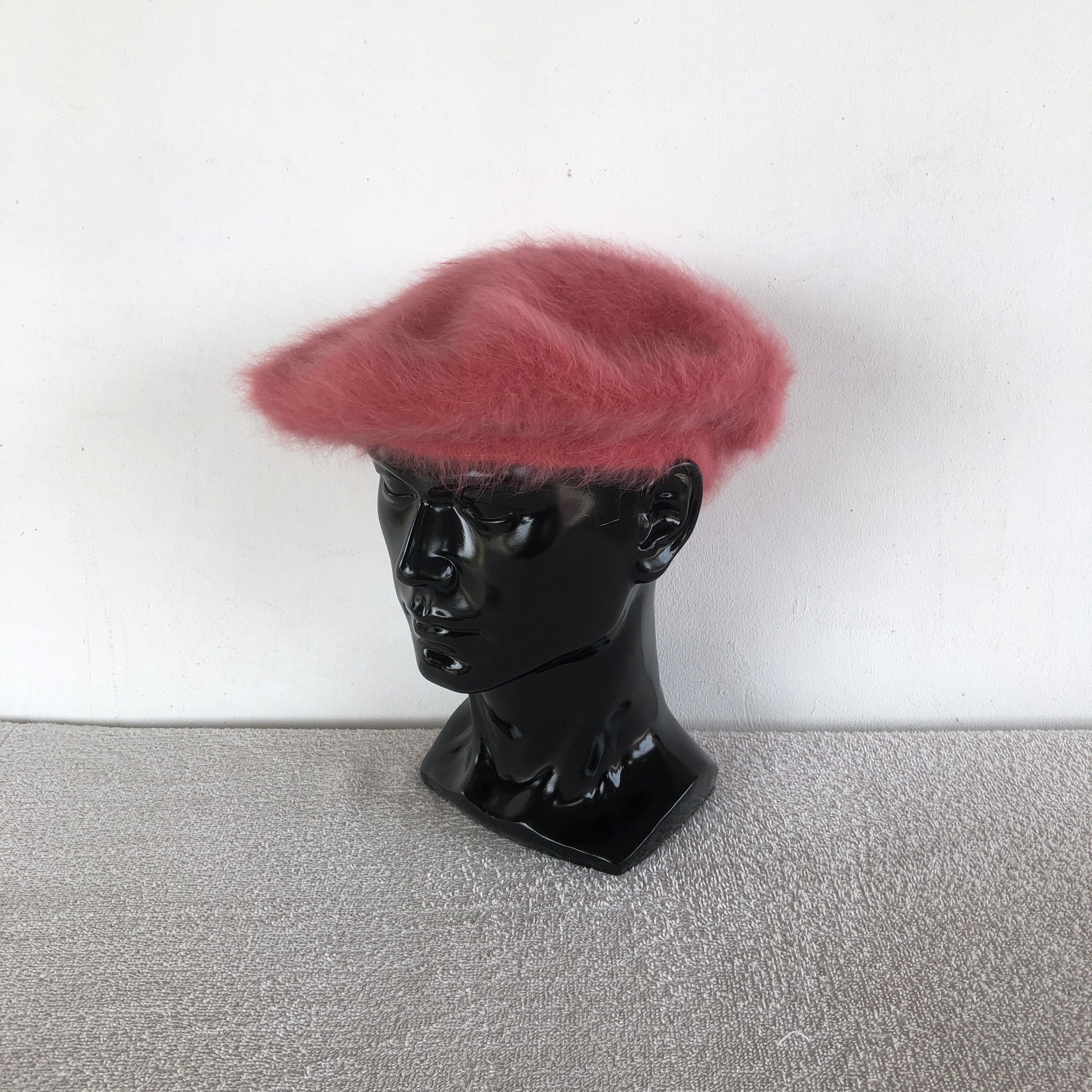 Japanese Brand Vintage Y2K Fur Mink Arts Beanie Snow Caps Hats Size ONE SIZE - 1 Thumbnail