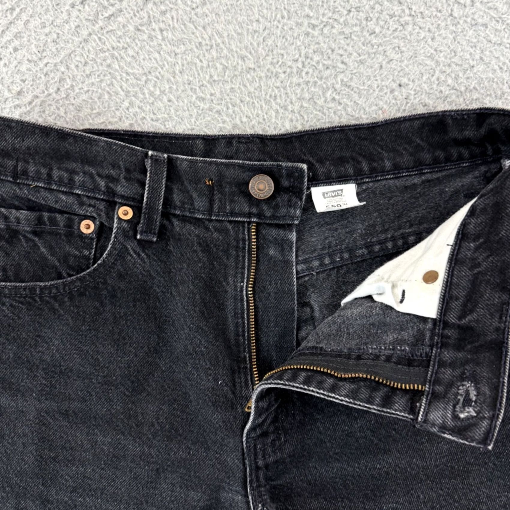 Levi's VINTAGE Levi's 550 Jean Shorts Womens 9 Black Relaxed Baggy 90s Loose Biker 8" Jeans Shorts 29 in Waist Mens Girls Womens Size 30" / US 8 / IT 44 - 5 Thumbnail
