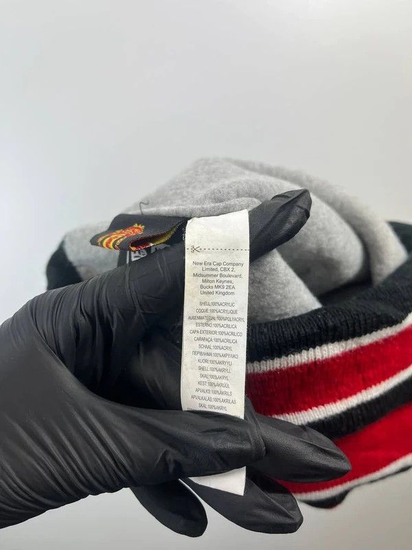 New Era Manchester United New Era Red Black White Pom Beanie Hat Size ONE SIZE - 7 Thumbnail
