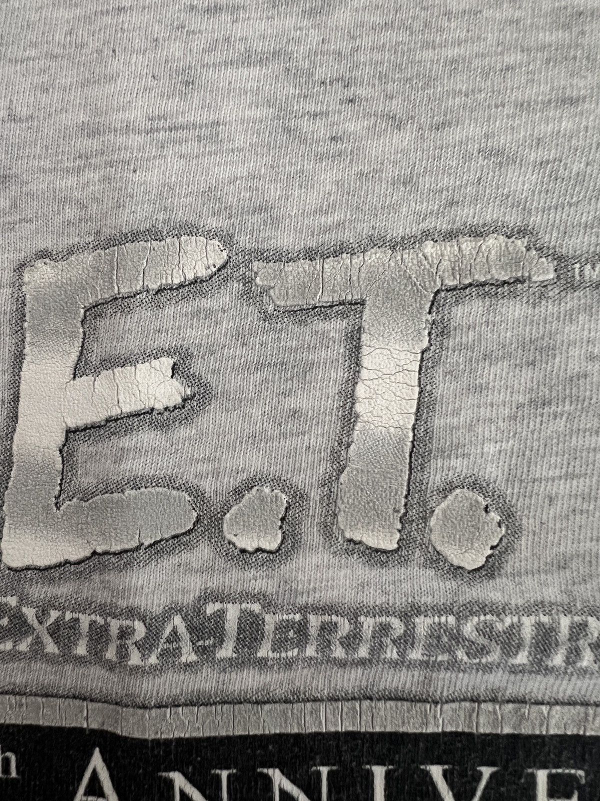 Universal Studios ET Universal Studios 20th Anniversary Rare E.T 90s Y2K 21x28 Size US M / EU 48-50 / 2 - 5 Thumbnail