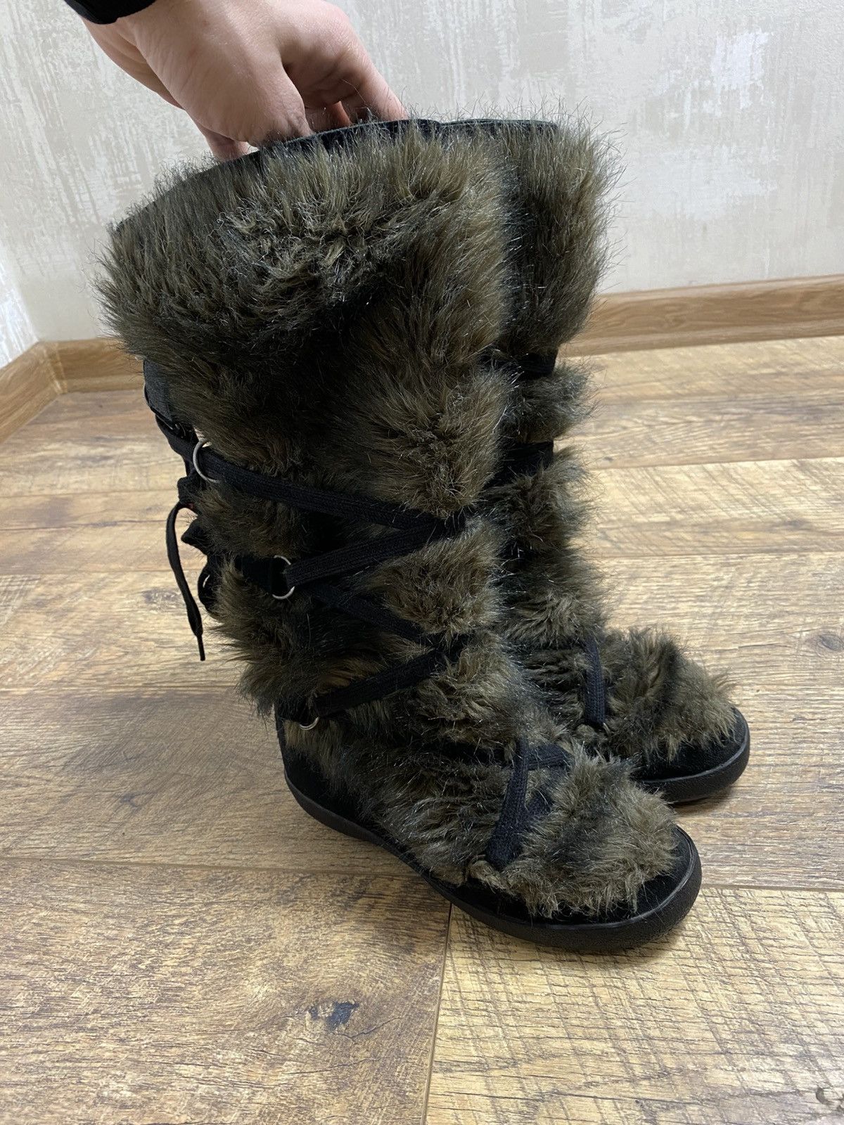 Vagabond Vagabond Vintage Shaggy Faux Fur Moon Boots Y2K Size US 8 / IT 38 - 1 Thumbnail