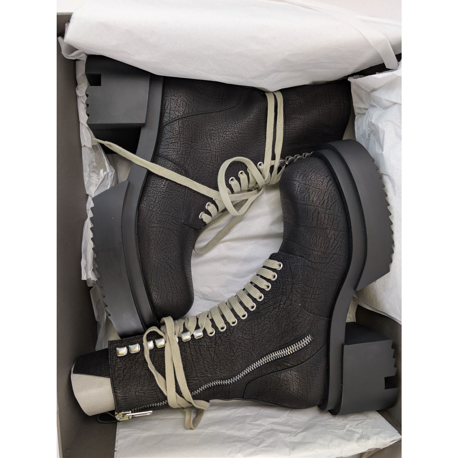 Rick Owens o1rshd1 Lace-up Bogun leather boot with a platform sole Size US 11 / EU 44 - 22 Thumbnail