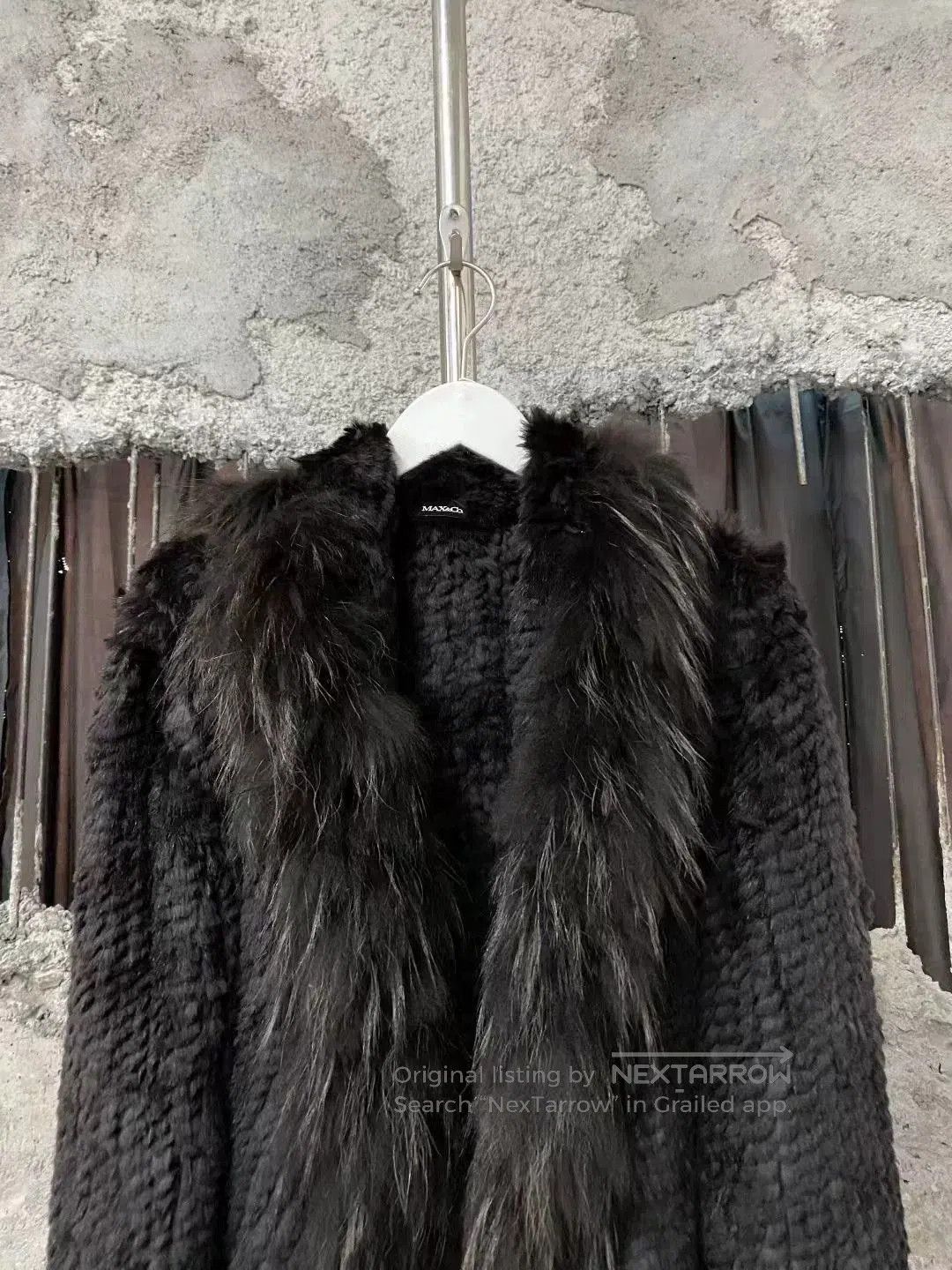 MAX&Co. MAX&Co Black Fur Trim Coat. Size M / US 6-8 / IT 42-44 - 3 Thumbnail