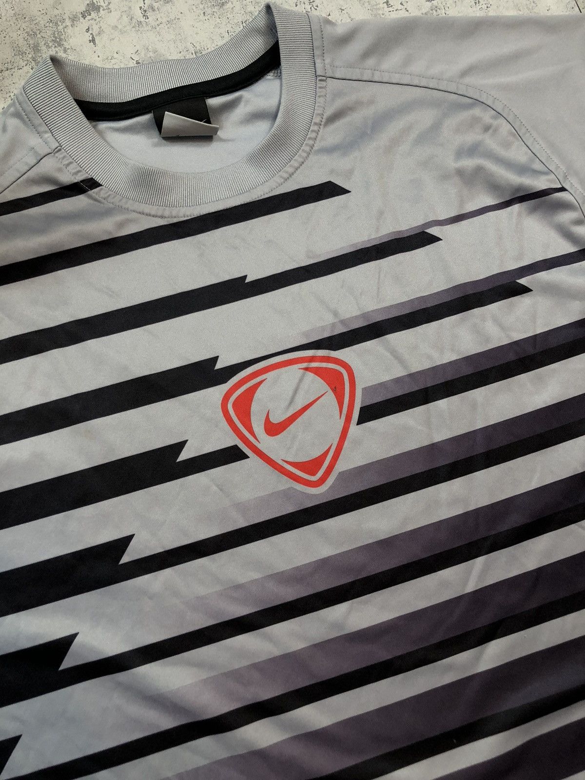 Nike 90’s NIKE TEAM CENTR SWOOSH LOGO Y2K TEE Size US XL / EU 56 / 4 - 2 Thumbnail